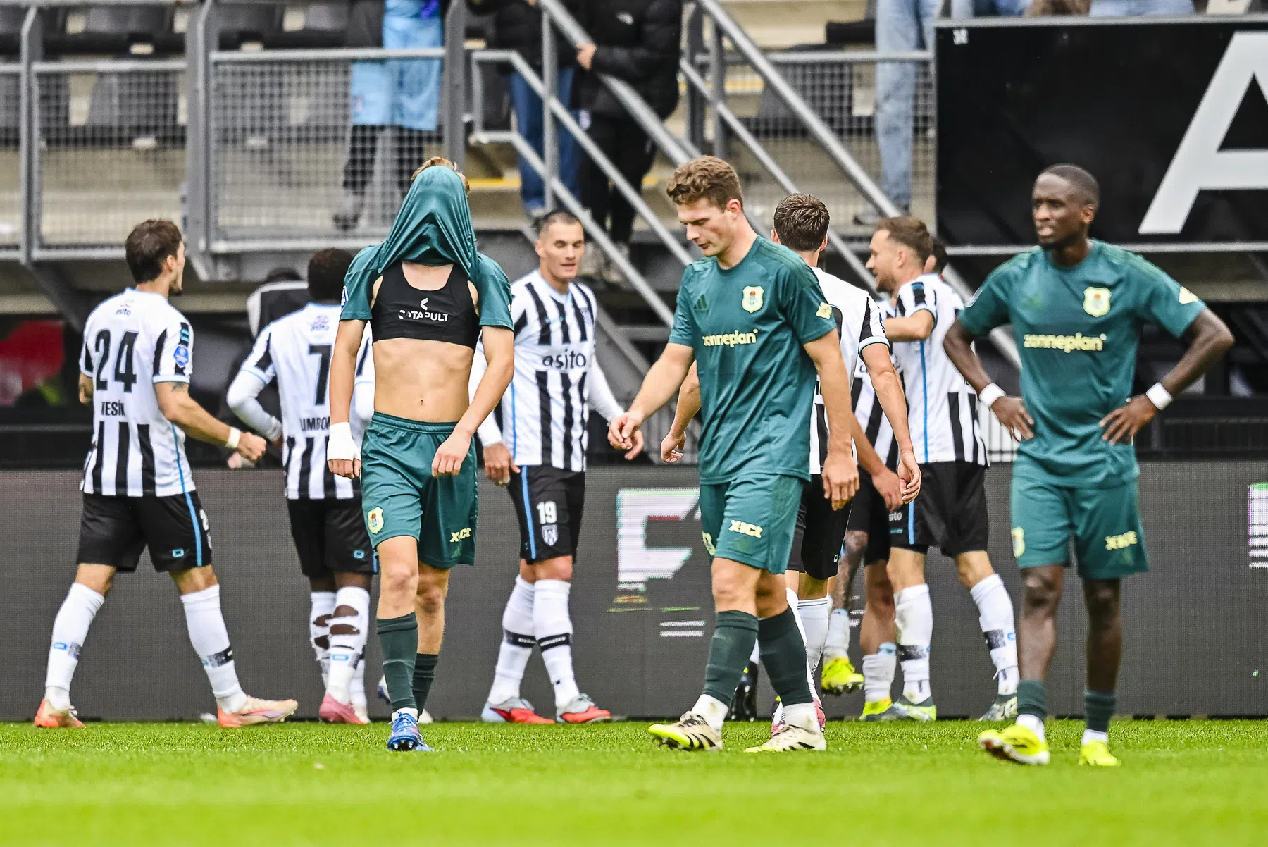 PEC druipt vol schaamte af na acht tegengoals bij Heracles: 'Kan wel huilen'