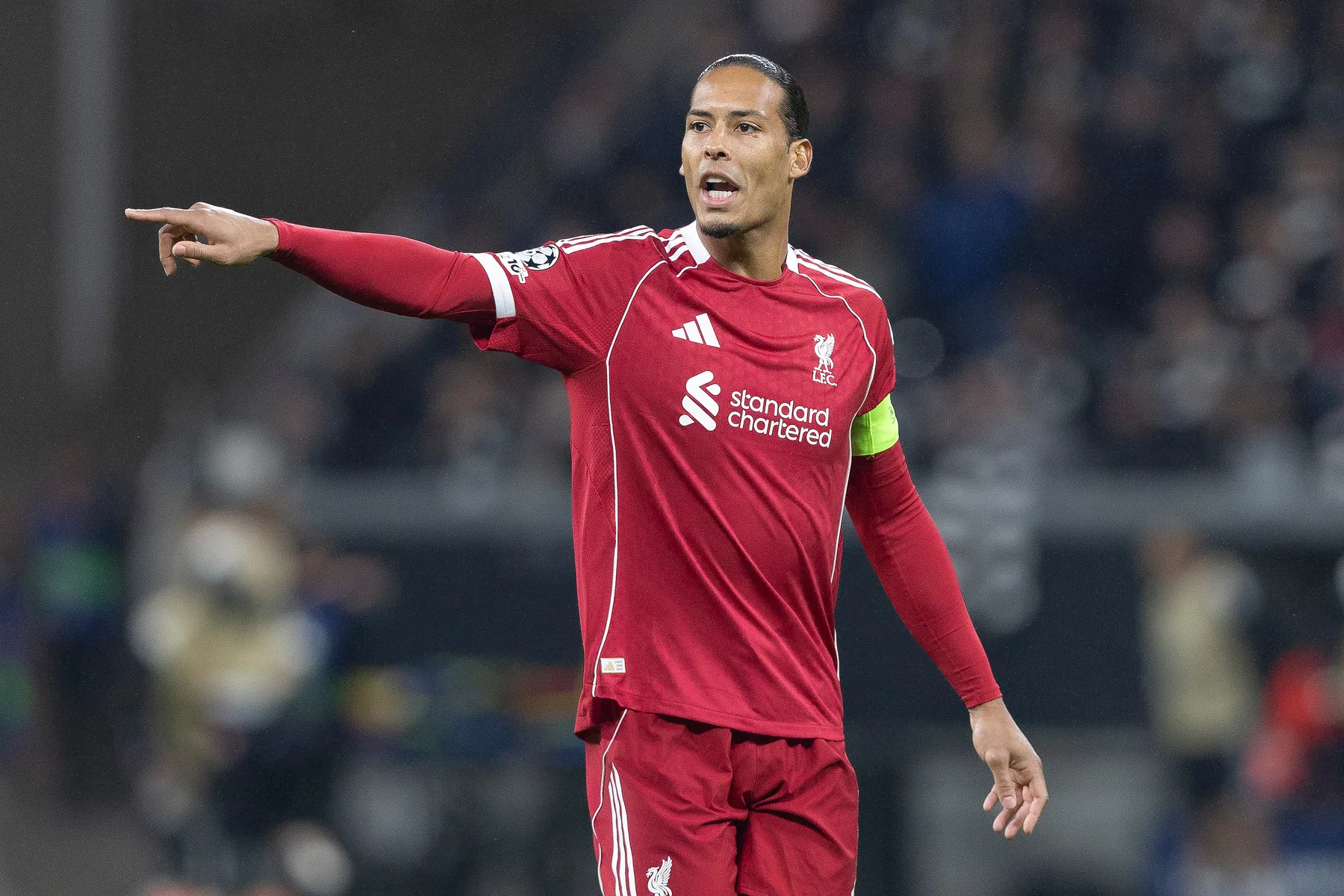 Van Dijk reageert op aanval Rooney: 'Vorig jaar heb ik hem niet gehoord'