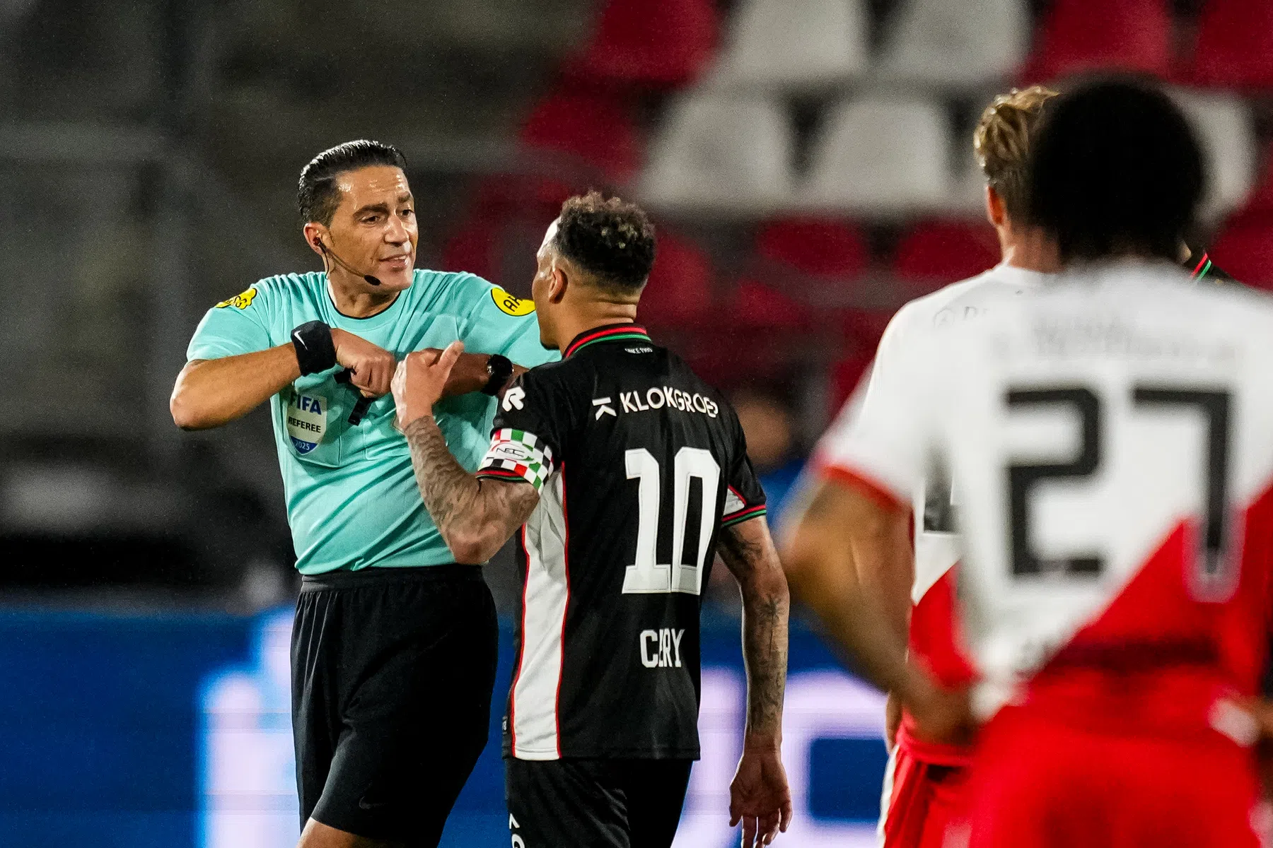 Utrecht verslaat NEC dankzij omstreden treffer en penaltymisser Chery