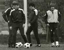 Thumbnail for article: Wijnstekers over 'opvolger' Read: 'Kan dé rechtsback van Oranje worden'