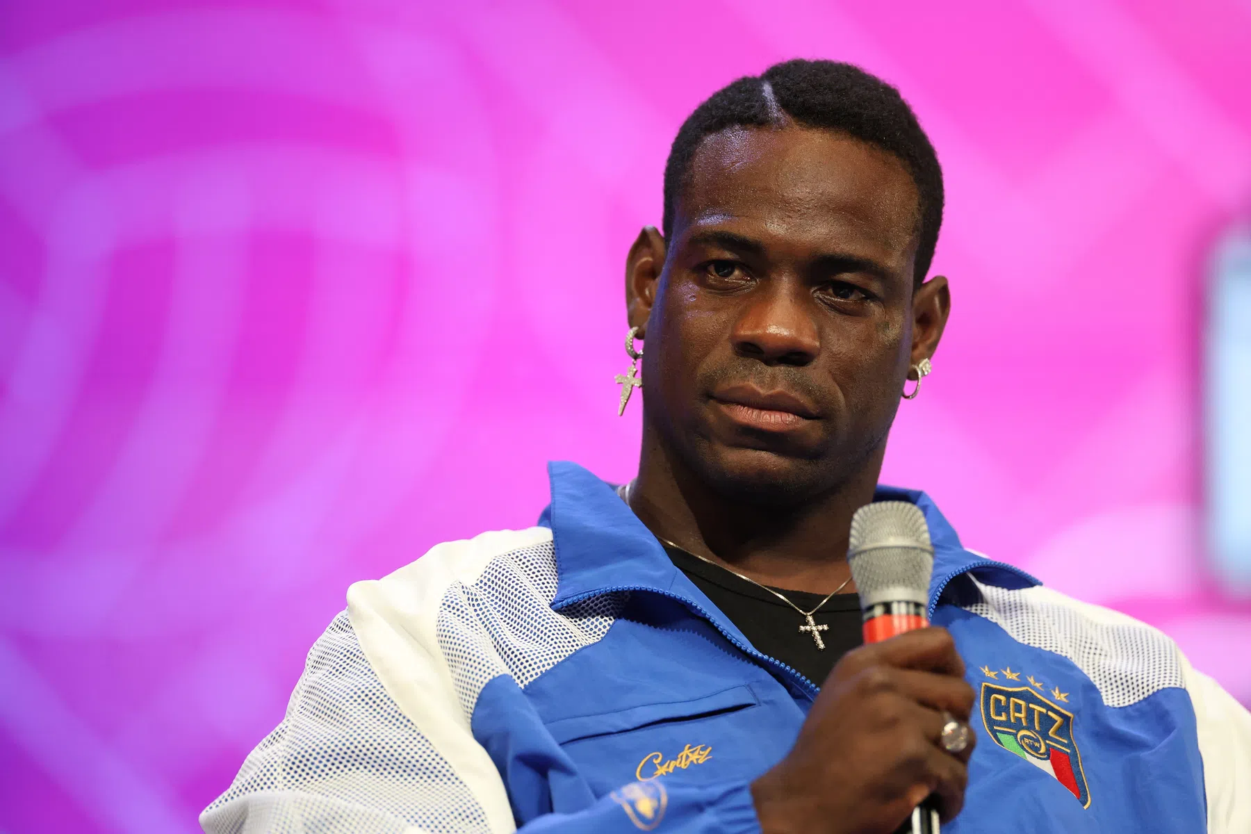 Vlag uit bij Balotelli na ontslag Genoa-trainer: 'Karma is a bitch'