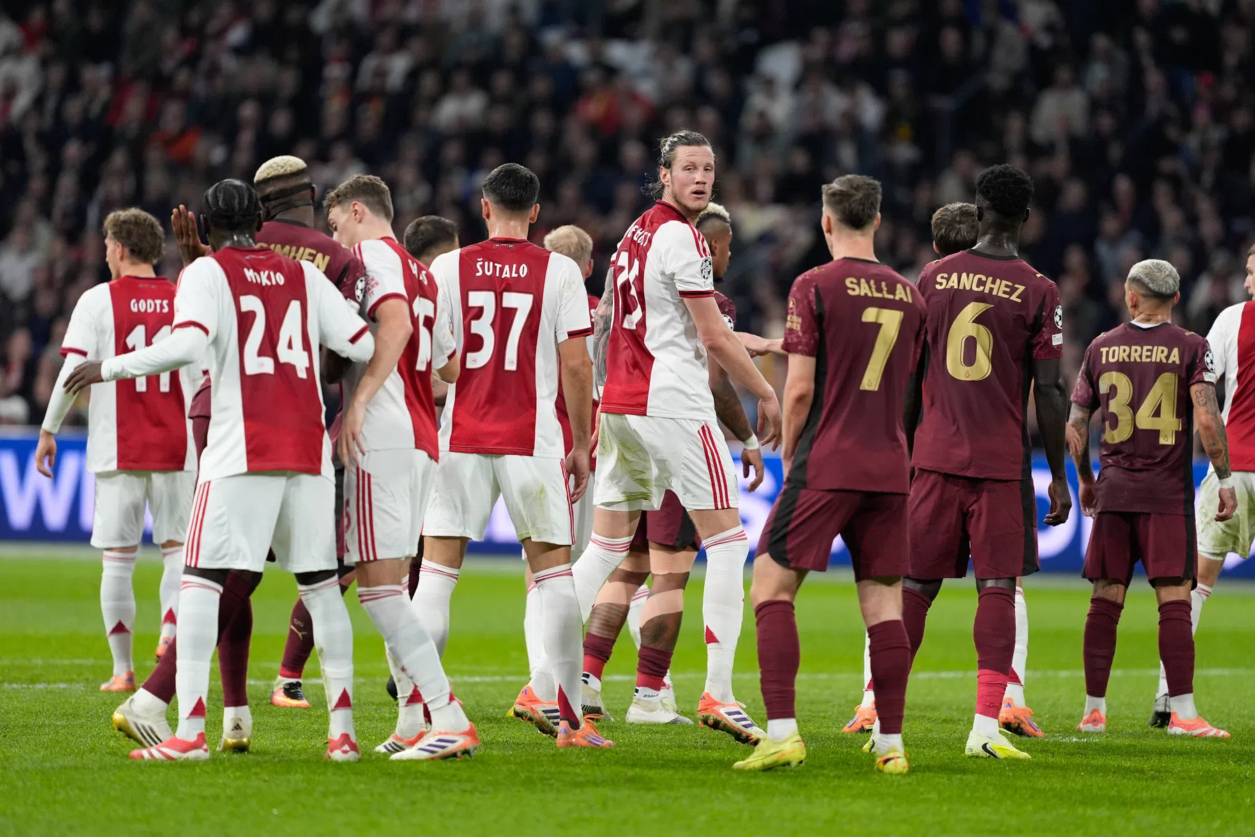 Ajax op Rapport: drie voldoendes na nieuwe afgang in Champions League