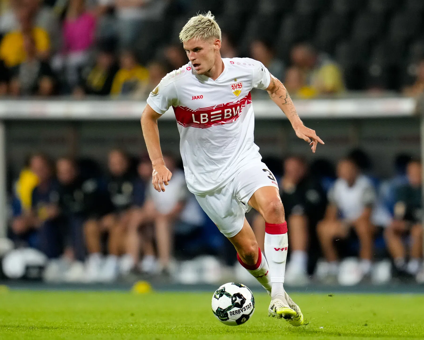 Hendriks bereidt Duitse pers voor op Feyenoord-aanhang: 'Beste fans van Nederland'