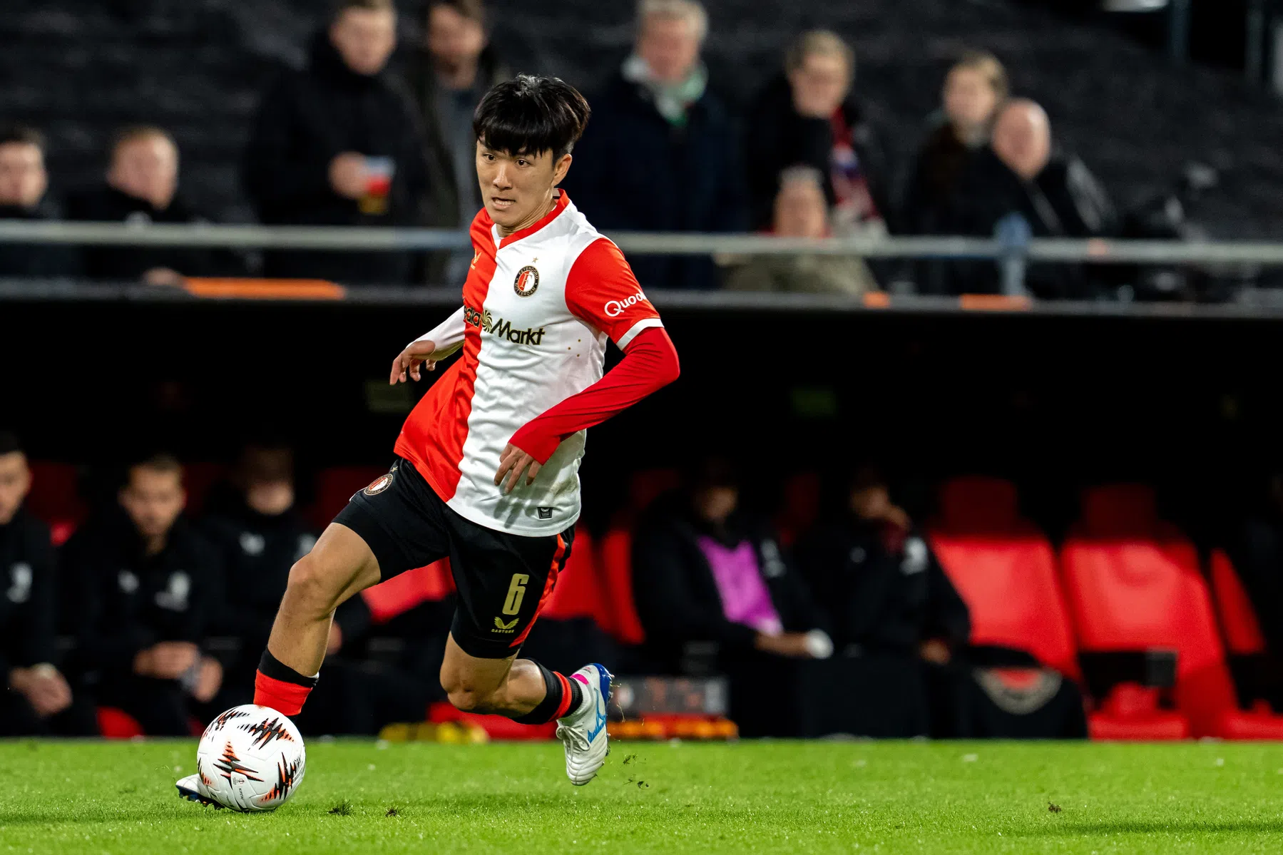Van Persie moet Hwang zes tot acht weken missen