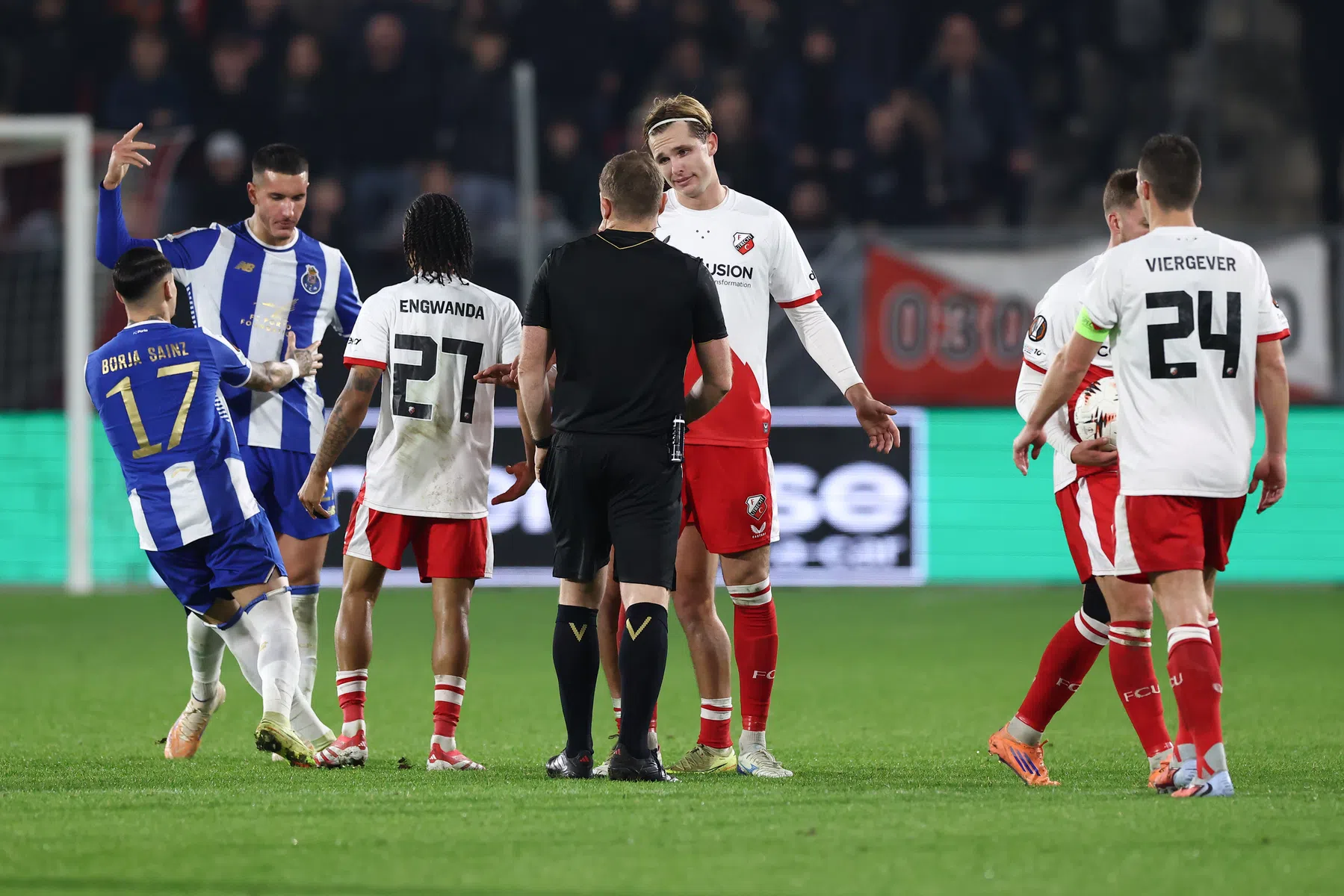 Tiental FC Utrecht pakt tegen Porto eerste punt in Europa League