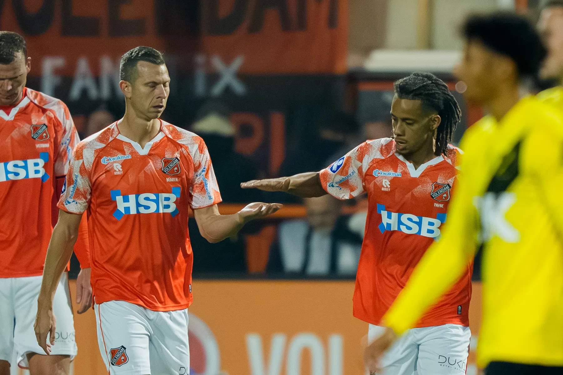 'Good old' Robert Mühren als supersub Volendamse matchwinner: 'Hij verdient dit'