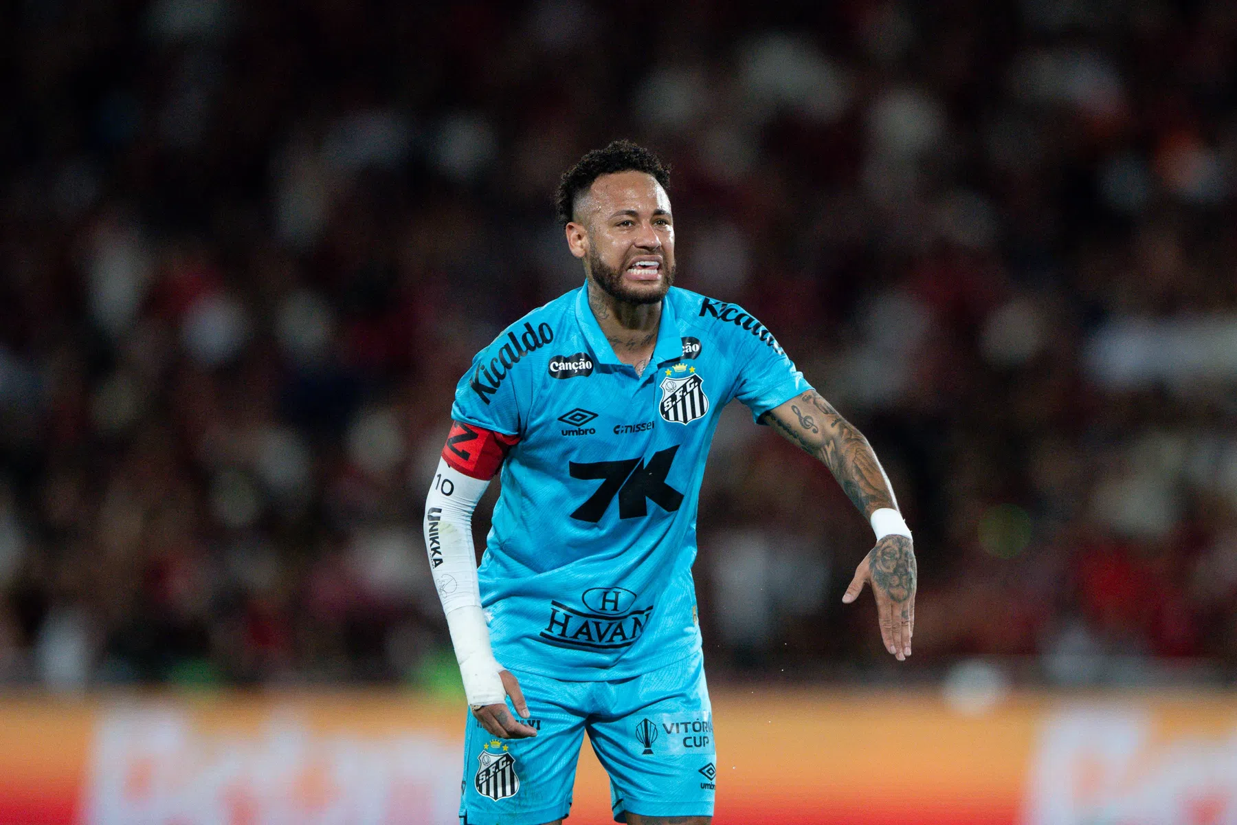 Neymar kop van jut in Brazilië door merkwaardig gedrag