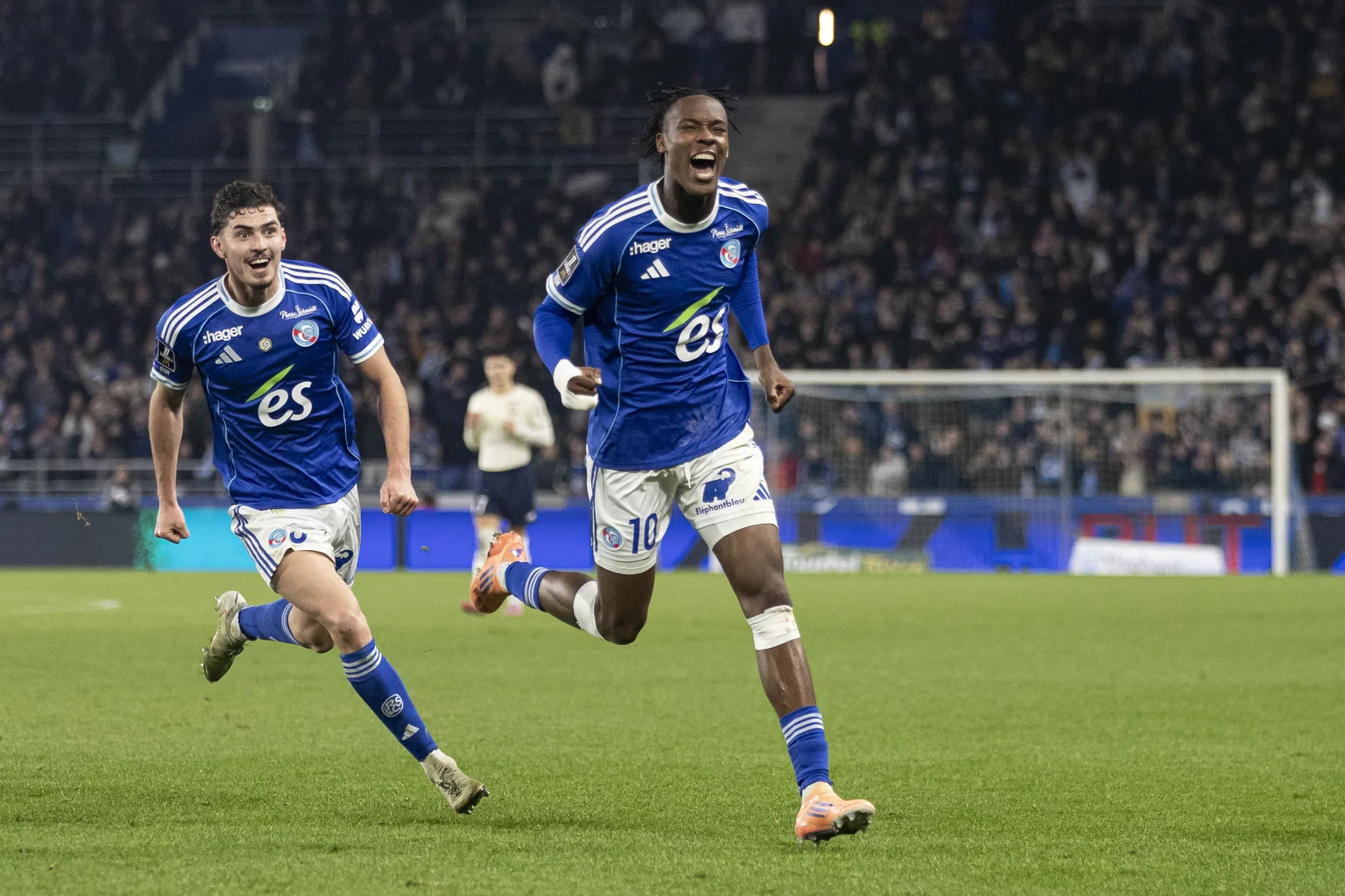 Emegha slaat terug na kritiek: 'Heb een hoop onzin voorbij zien komen'