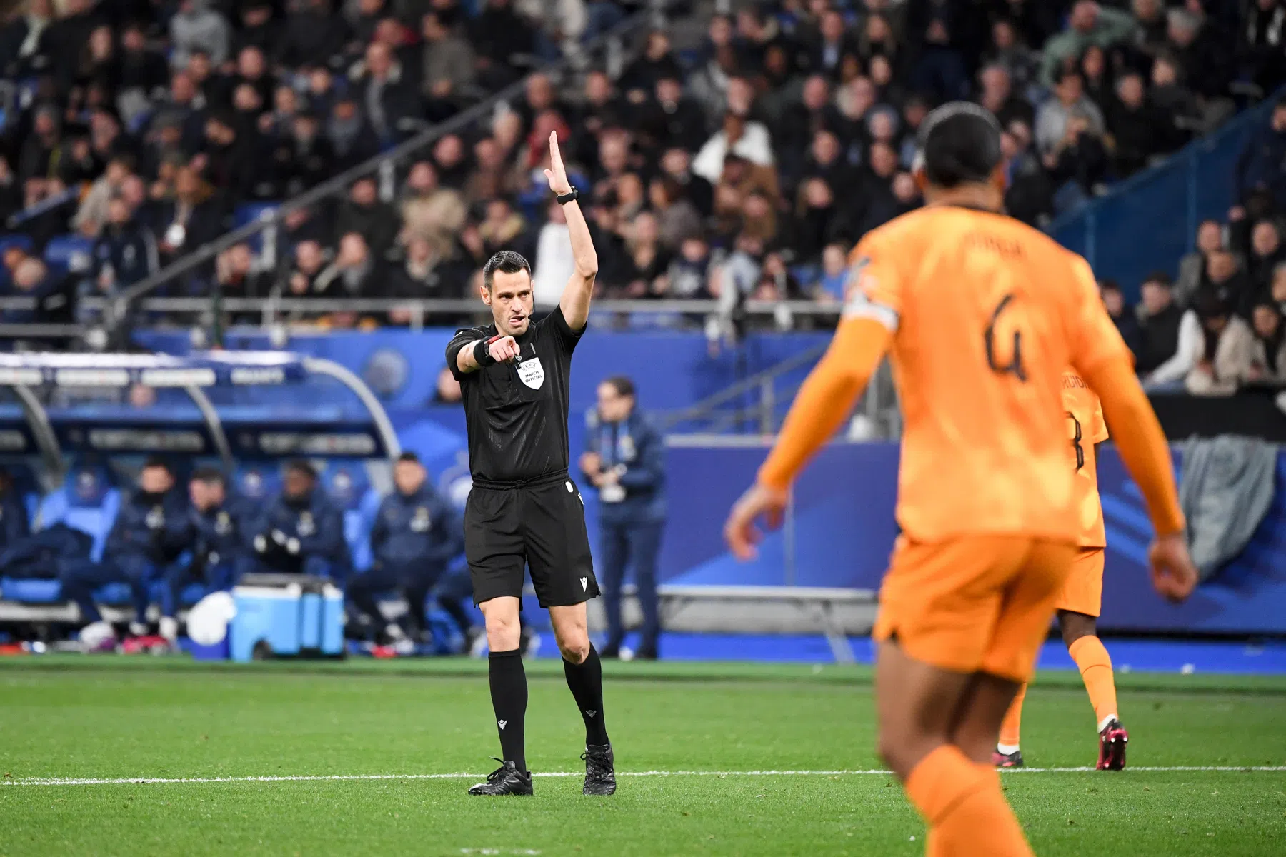 AZ heeft weinig goede herinneringen aan scheidsrechter bij Nederland-Litouwen