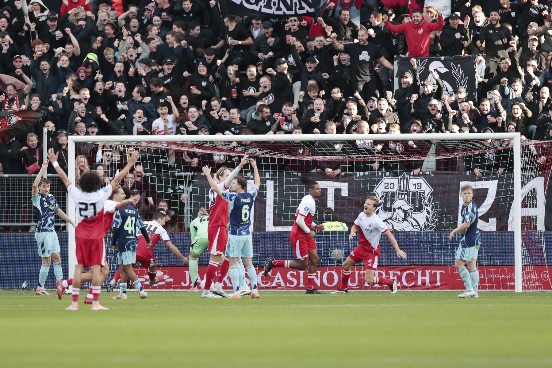 Analyse: dit gaat continu mis bij de spelhervattingen van Ajax