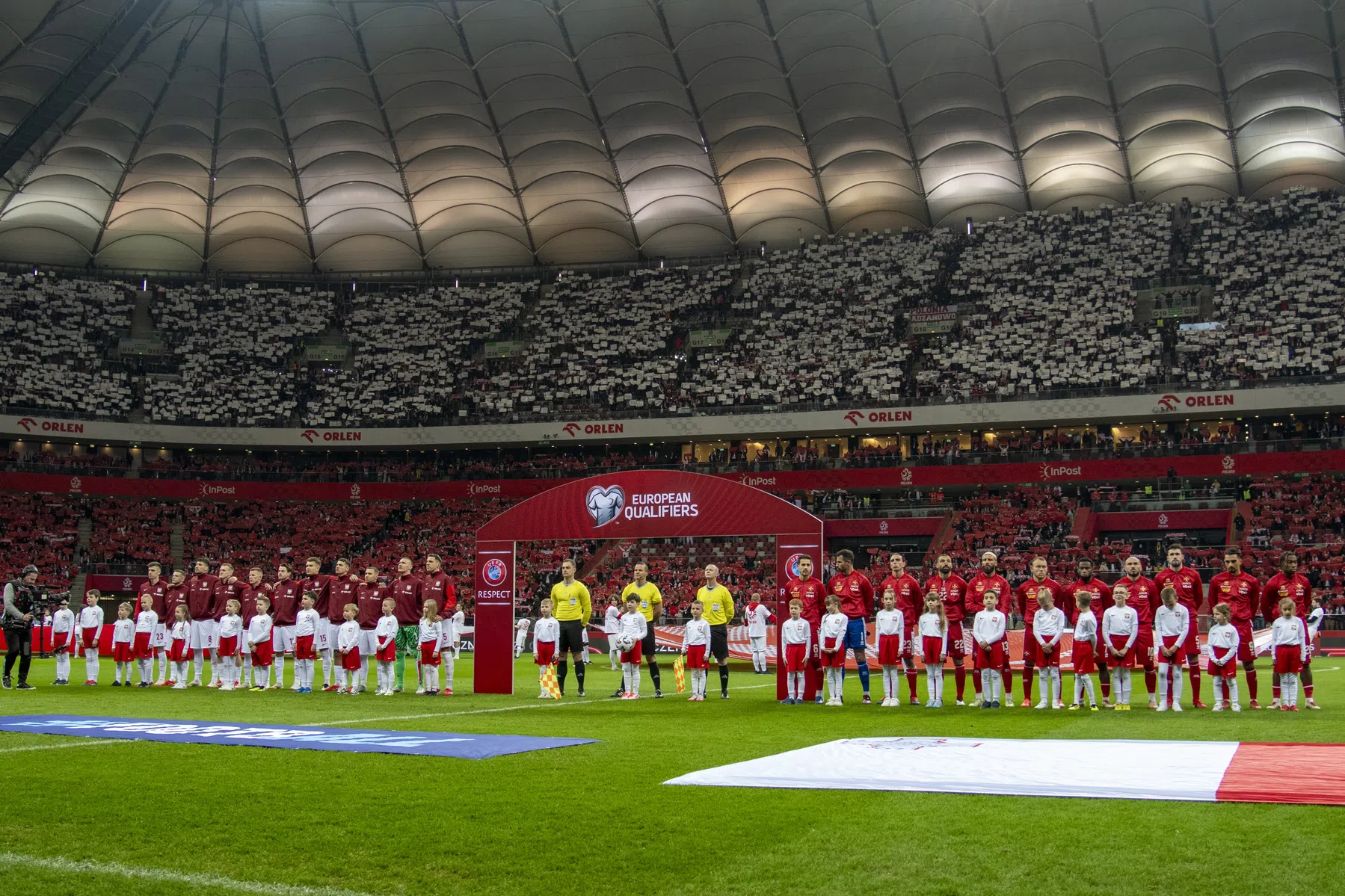 Oranje treedt tegen Polen aan in stadion met bijzonder bezoekersrecord