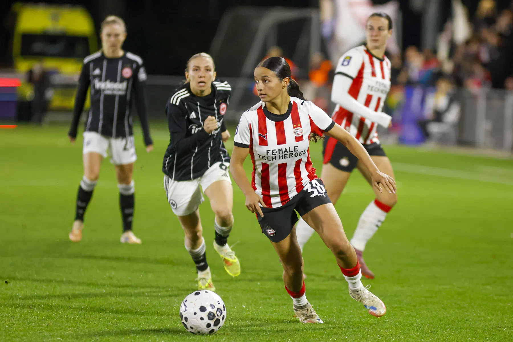 PSV Vrouwen geeft in eerste Europa Cup-duel goede uitgangspositie volledig weg