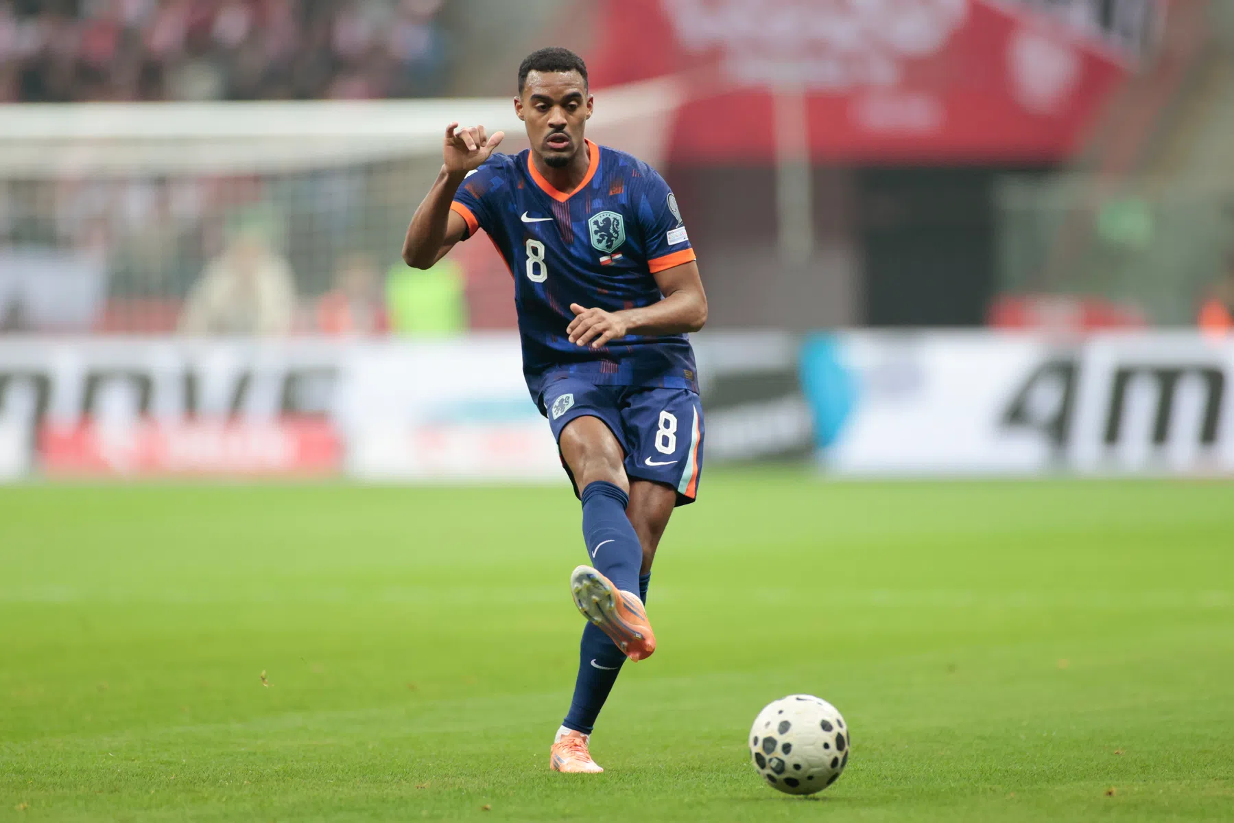 Van Hooijdonk kritisch op 'gemakzuchtige' Gravenberch