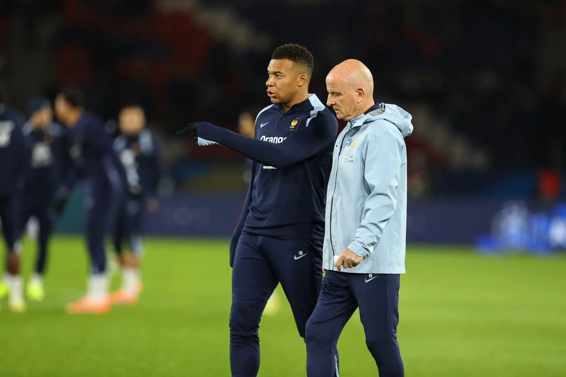 Afmelding Mbappe maakt tongen los in Frankrijk