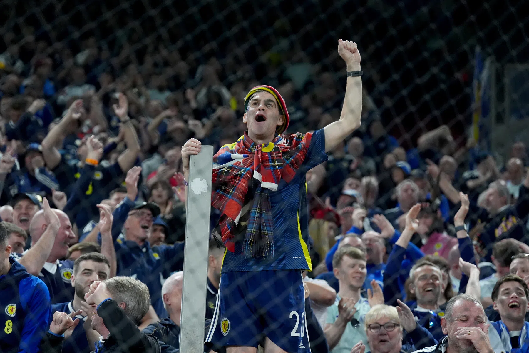 Gefluit in Kopenhagen, euforie bij verliezende Schotten, en dinsdagavond dé kraker