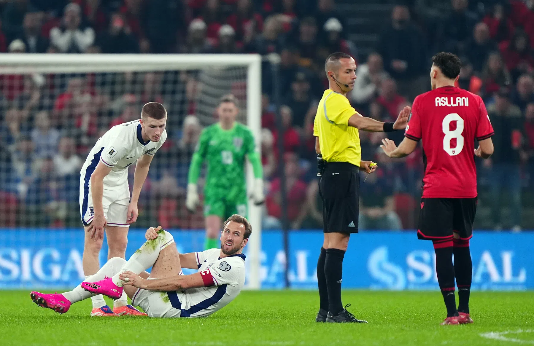 Engeland behoudt perfecte status dankzij doelpunten Kane