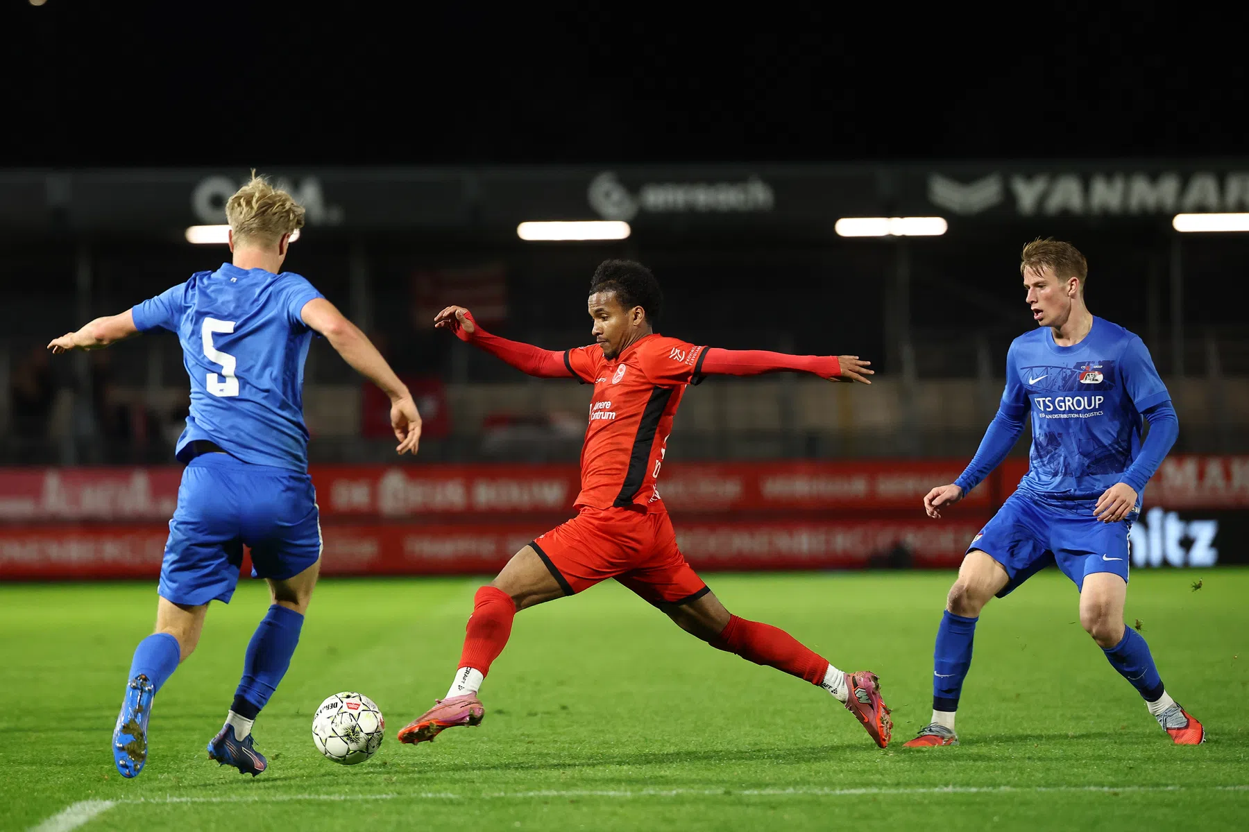 Erehaag voor WK-ganger van Almere City, bondscoach was de enige met geloof