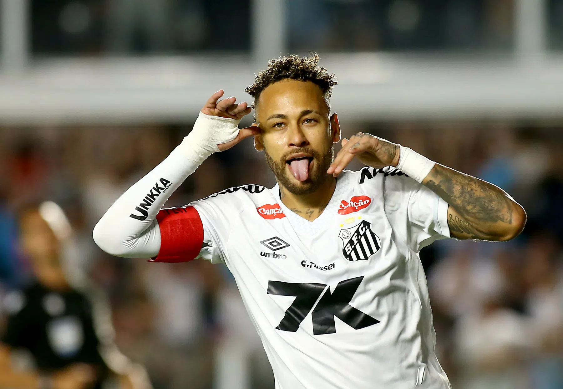 Neymar maakt eerste goal sinds augustus dankzij wijze les Romário