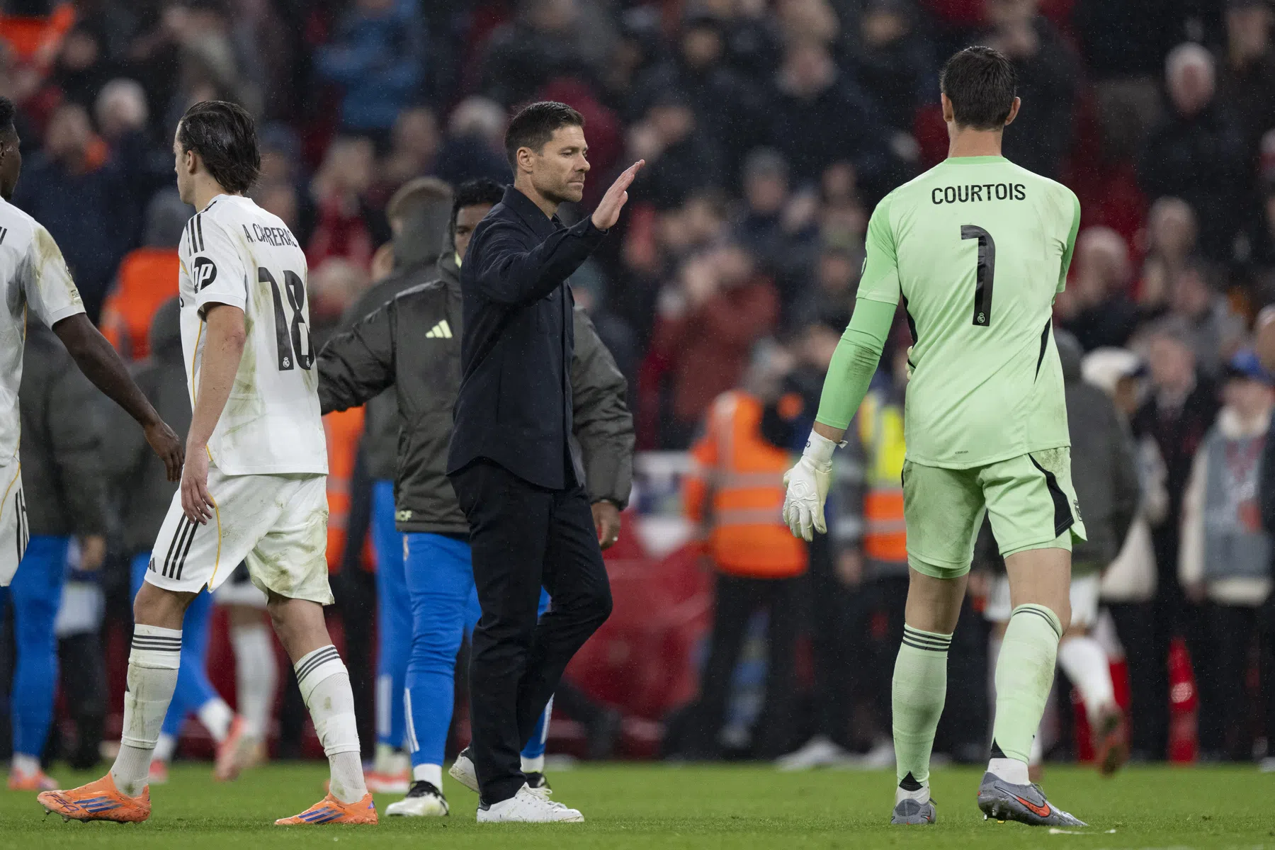 Courtois schaart zich achter Xabi Alonso: 'Er is geen probleem'