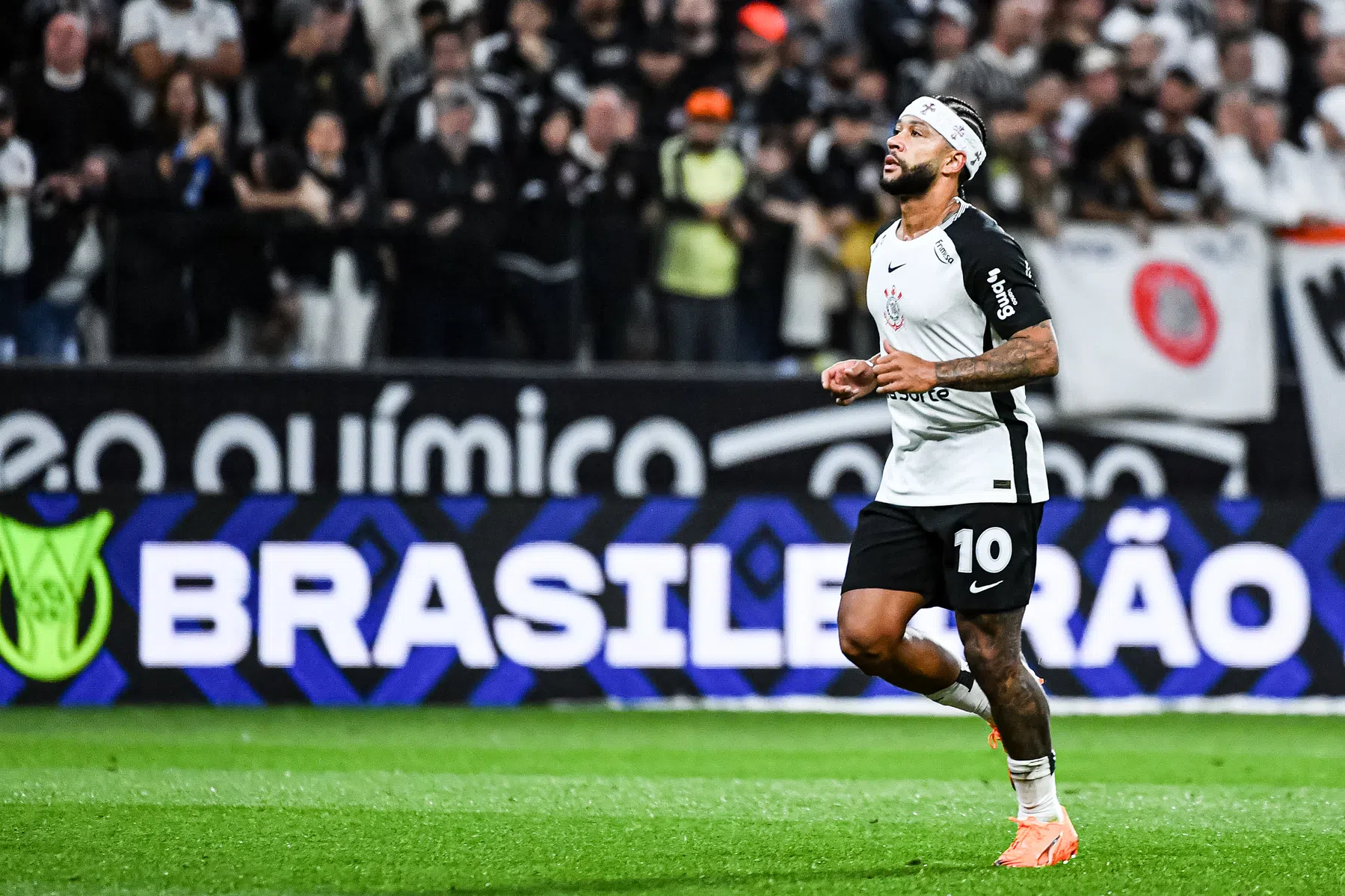 Memphis scoort voor Corinthians tegen São Paulo met heerlijke actie