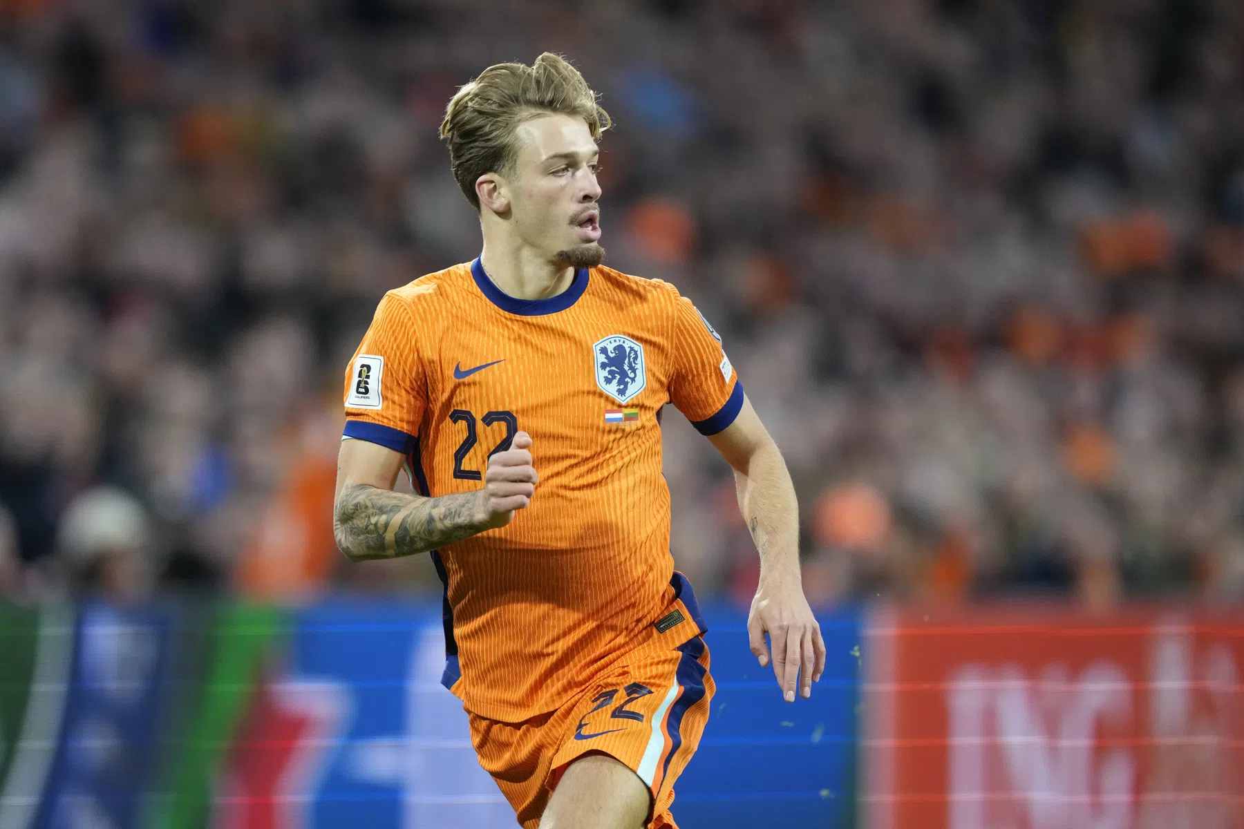 Oranje-debutant Valente zit op roze wolk: 'De bondscoach was ook positief' 