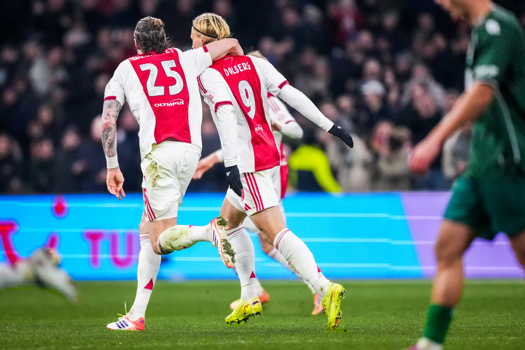 Trefzekere Dolberg looft samenwerking met Weghorst: 'Goal viel ook door Wout'