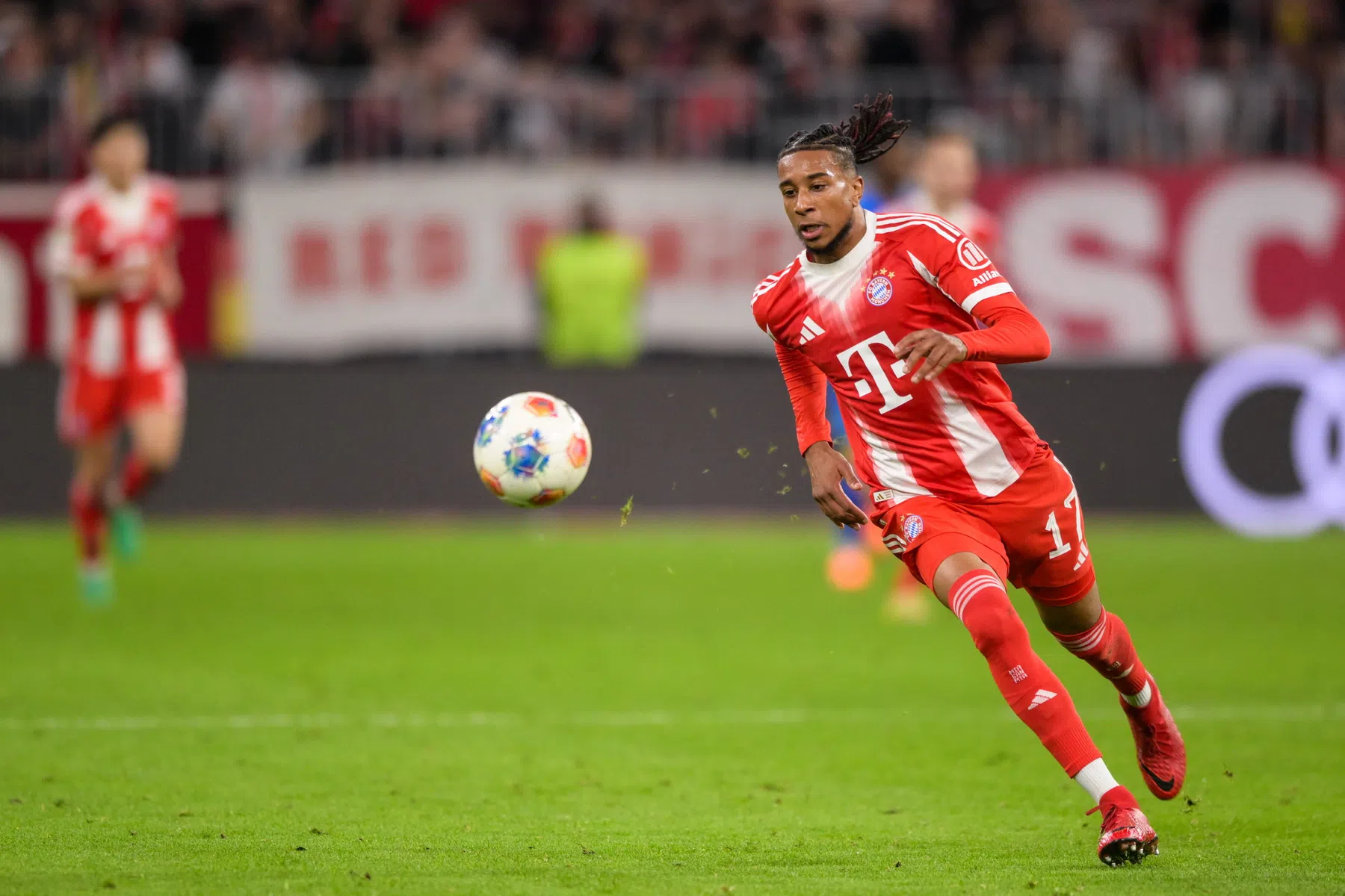 Bayern herstelt zich na valse start, Wolfsburg verliest ook zonder Simonis