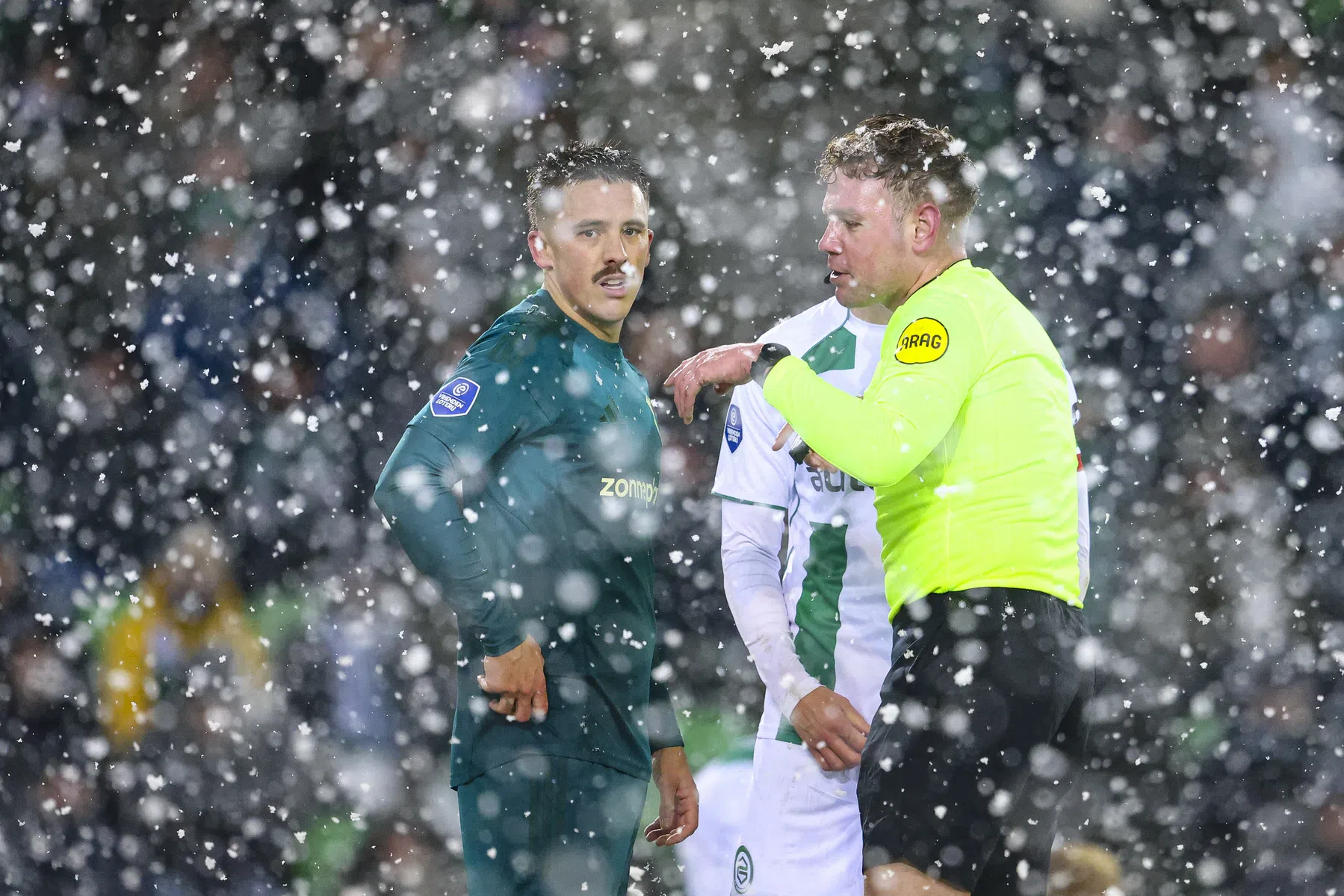 Van Bergen bezorgt FC Groningen punt tegen PEC-tiental in winterse Euroborg