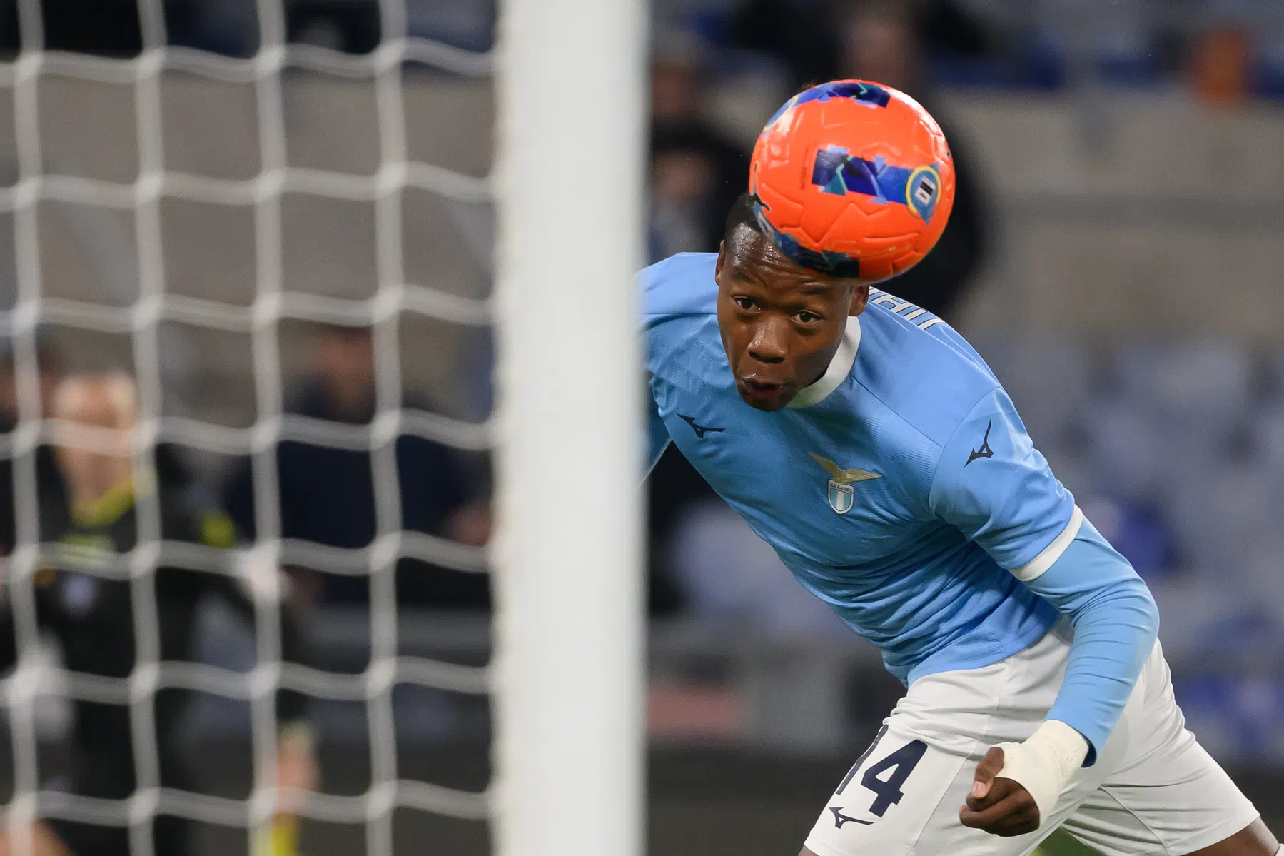 Na een jaar eindelijk raak voor Noslin: Nederlander helpt Lazio voorbij Lecce