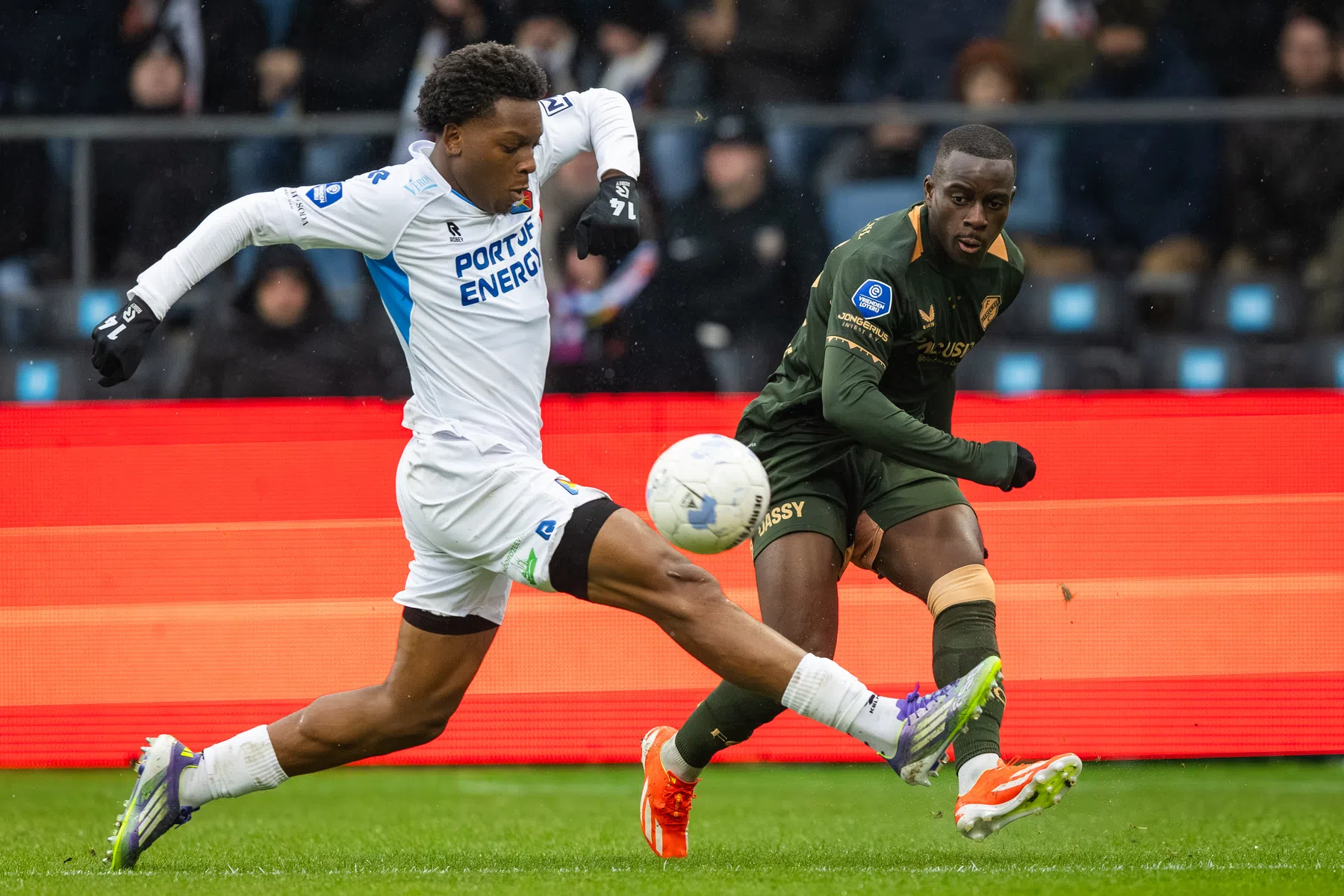 FC Utrecht redt in blessuretijd punt tegen Telstar en wipt over Ajax heen