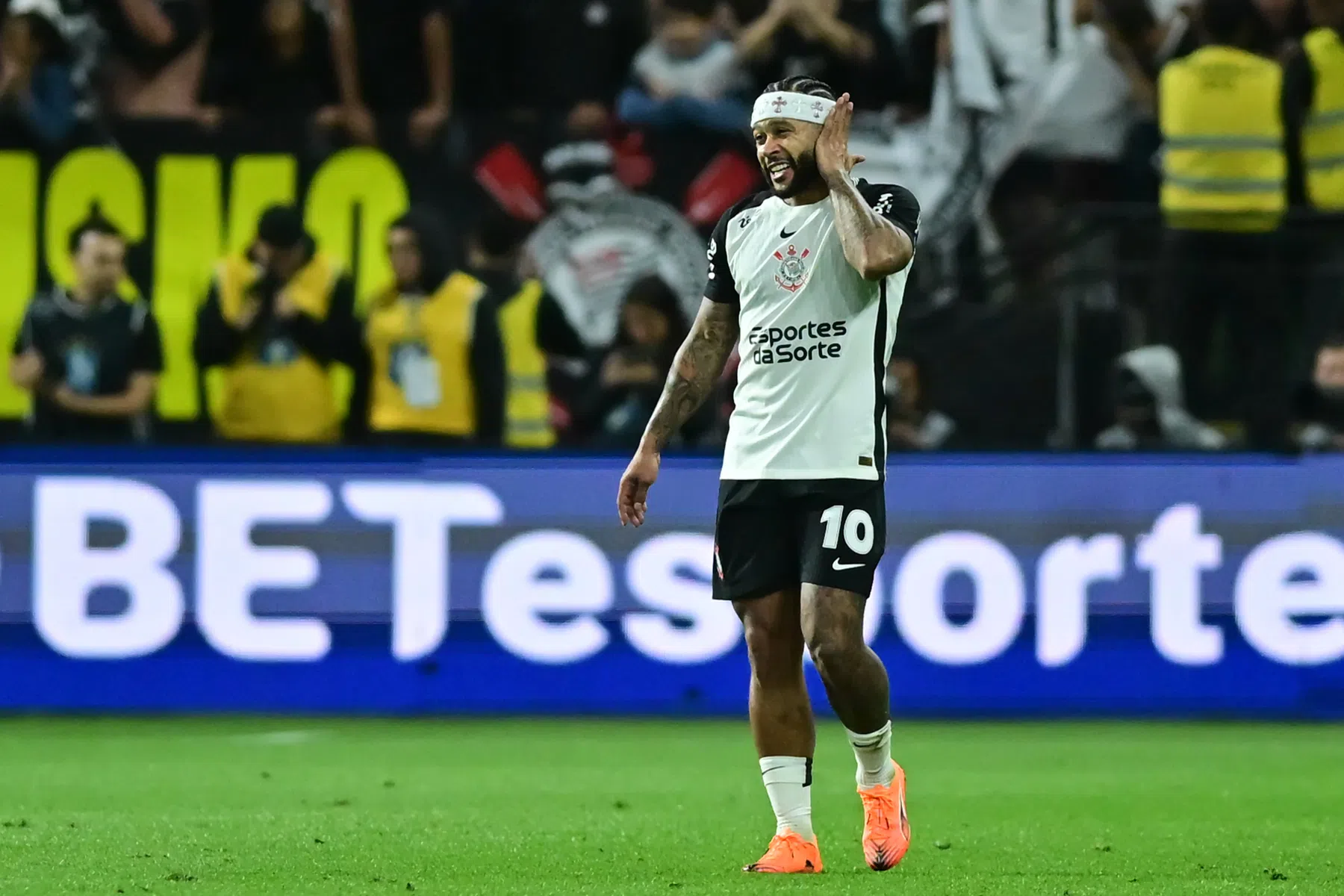 Memphis Depay voorlopig aan de kant met knieblessure
