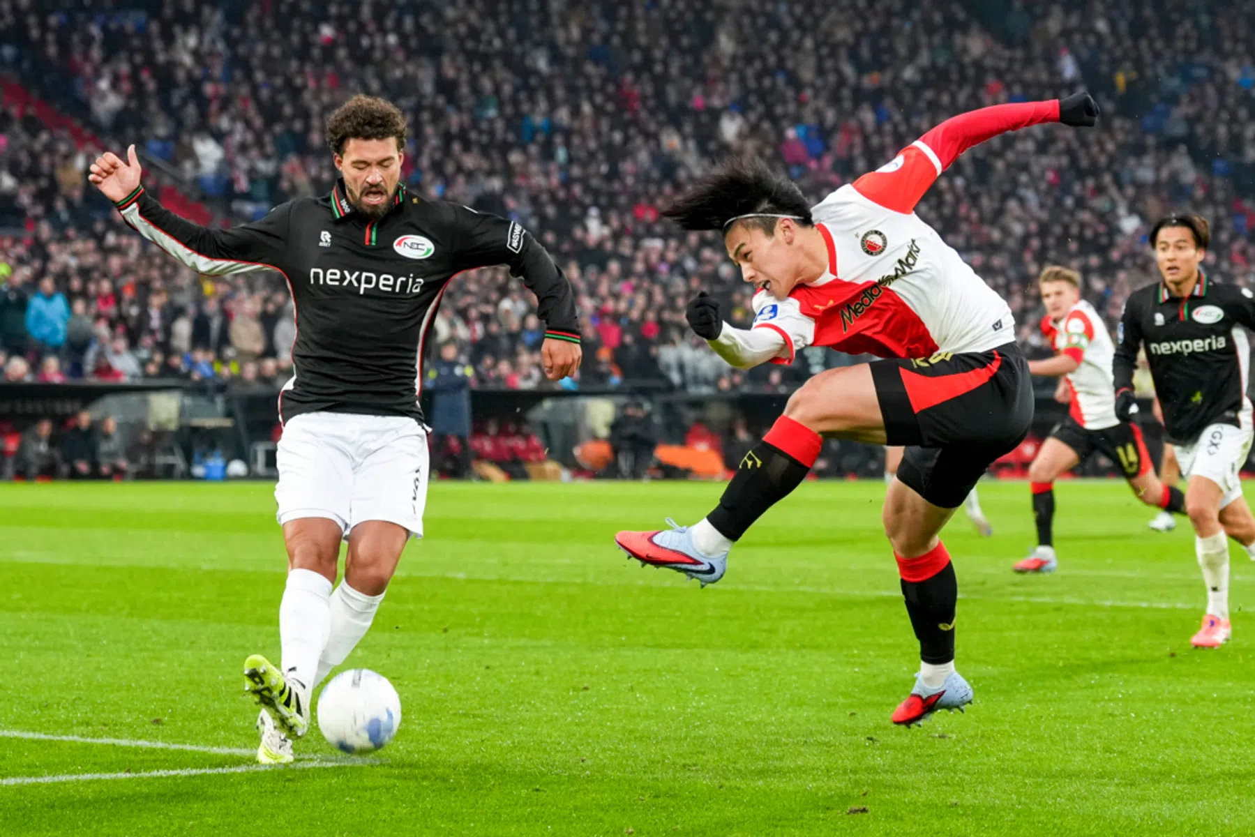 NEC trekt Feyenoord het diepe water in