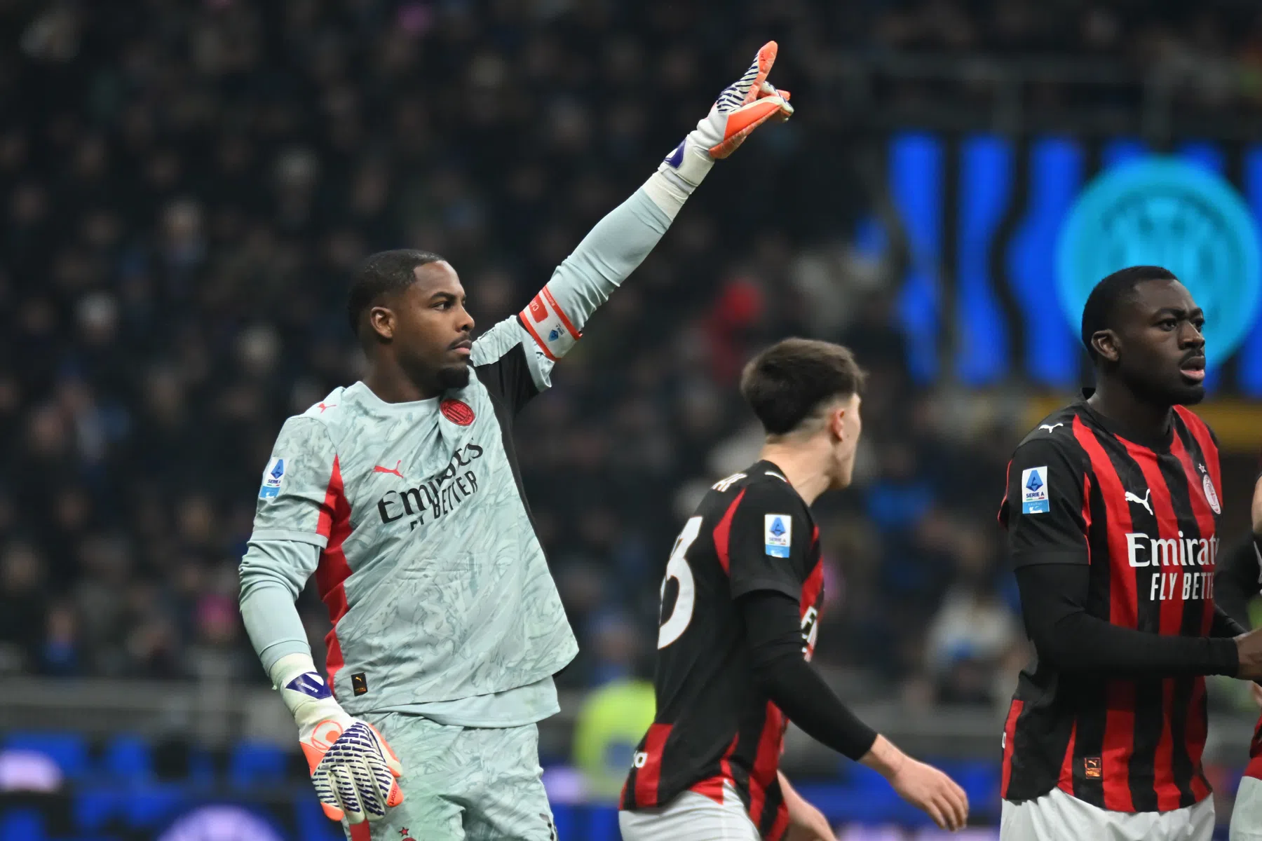 Credits voor Maignan na derbywinst AC Milan: 'Zijn reddingen telden voor tien'