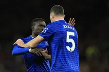 Thumbnail for article: Bizar: Everton-speler krijgt rood voor slaan van ploeggenoot