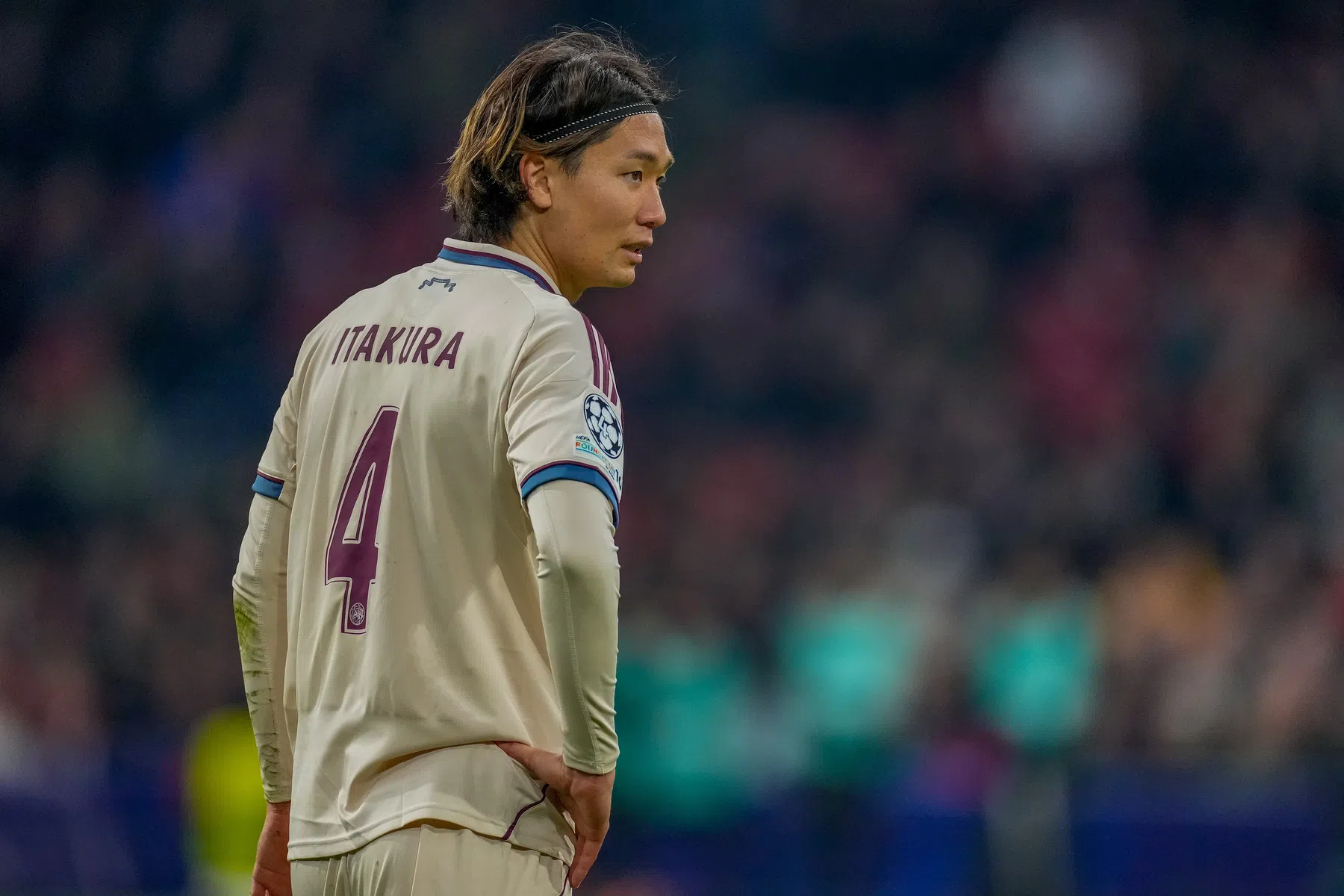 'Met Itakura op zes kan Ajax verder aan het geraamte bouwen'