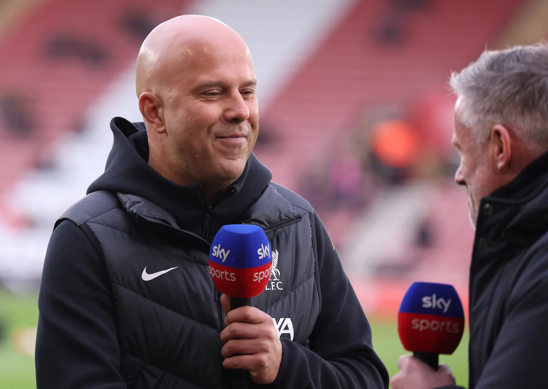 Carragher gaat voor Slot liggen: 'Liverpool ontslaat geen kampioenen'