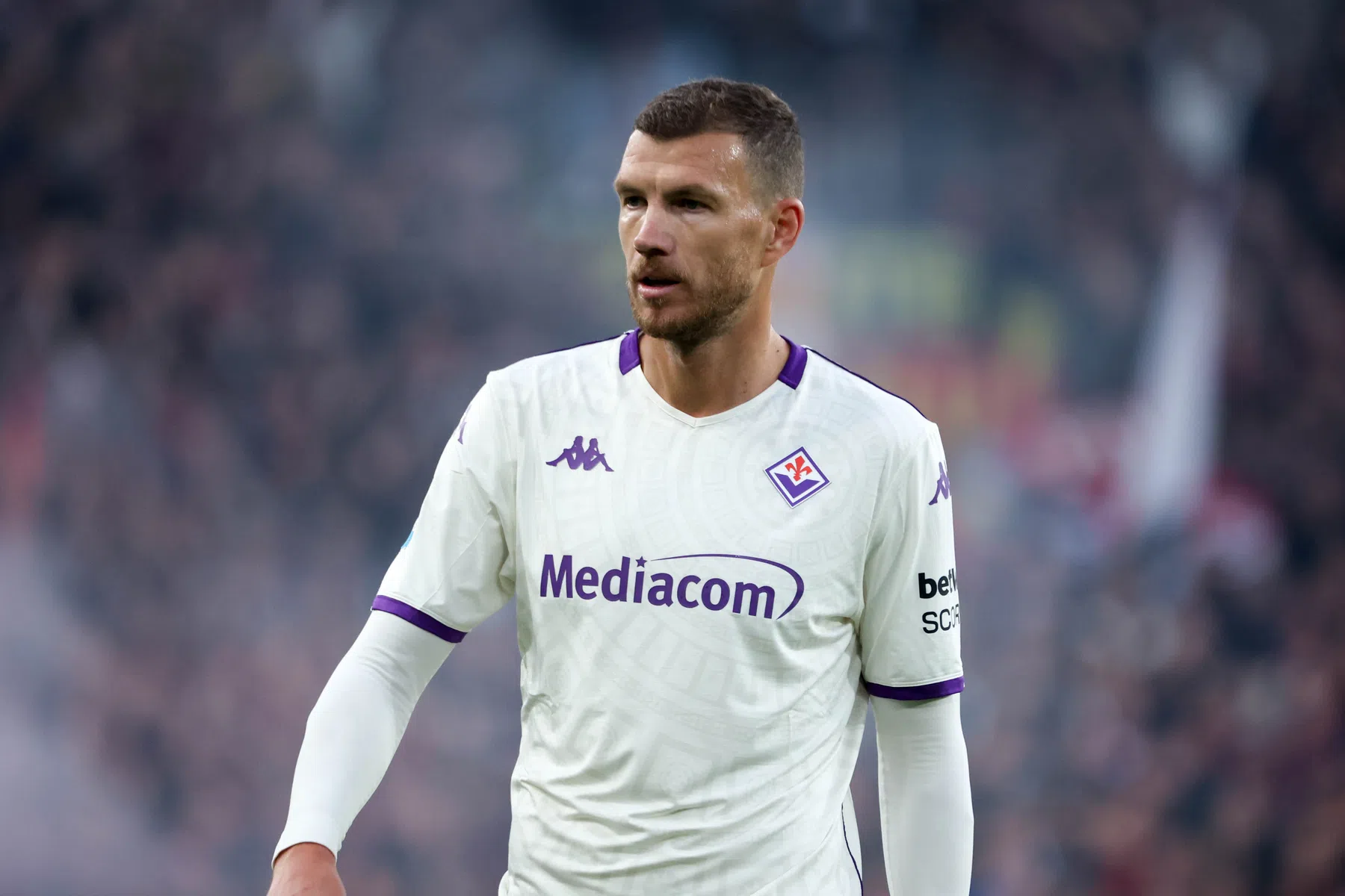 Dzeko vraagt fans 'waardeloos' Fiorentina om meer steun: 'Help ons'