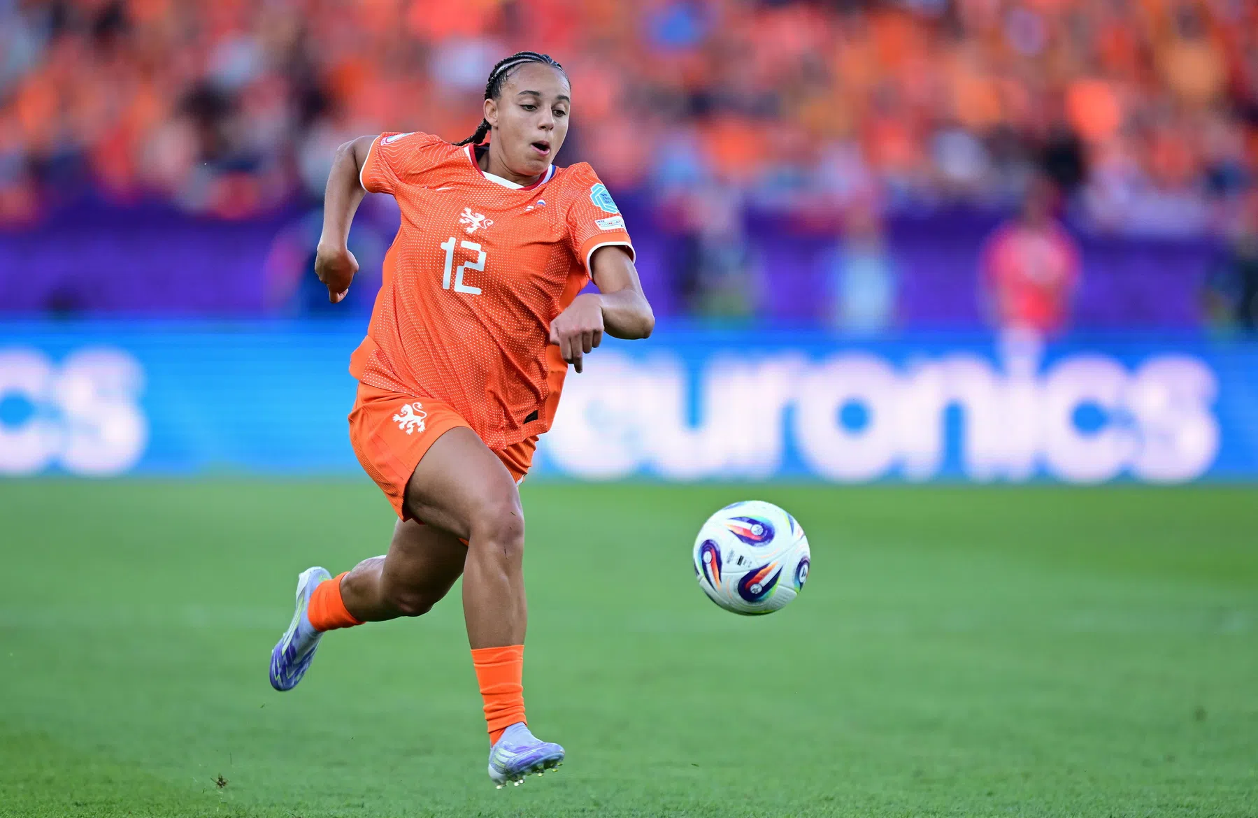Oranjevrouwen hebben aan twee goals in drie minuten genoeg voor oefenzege