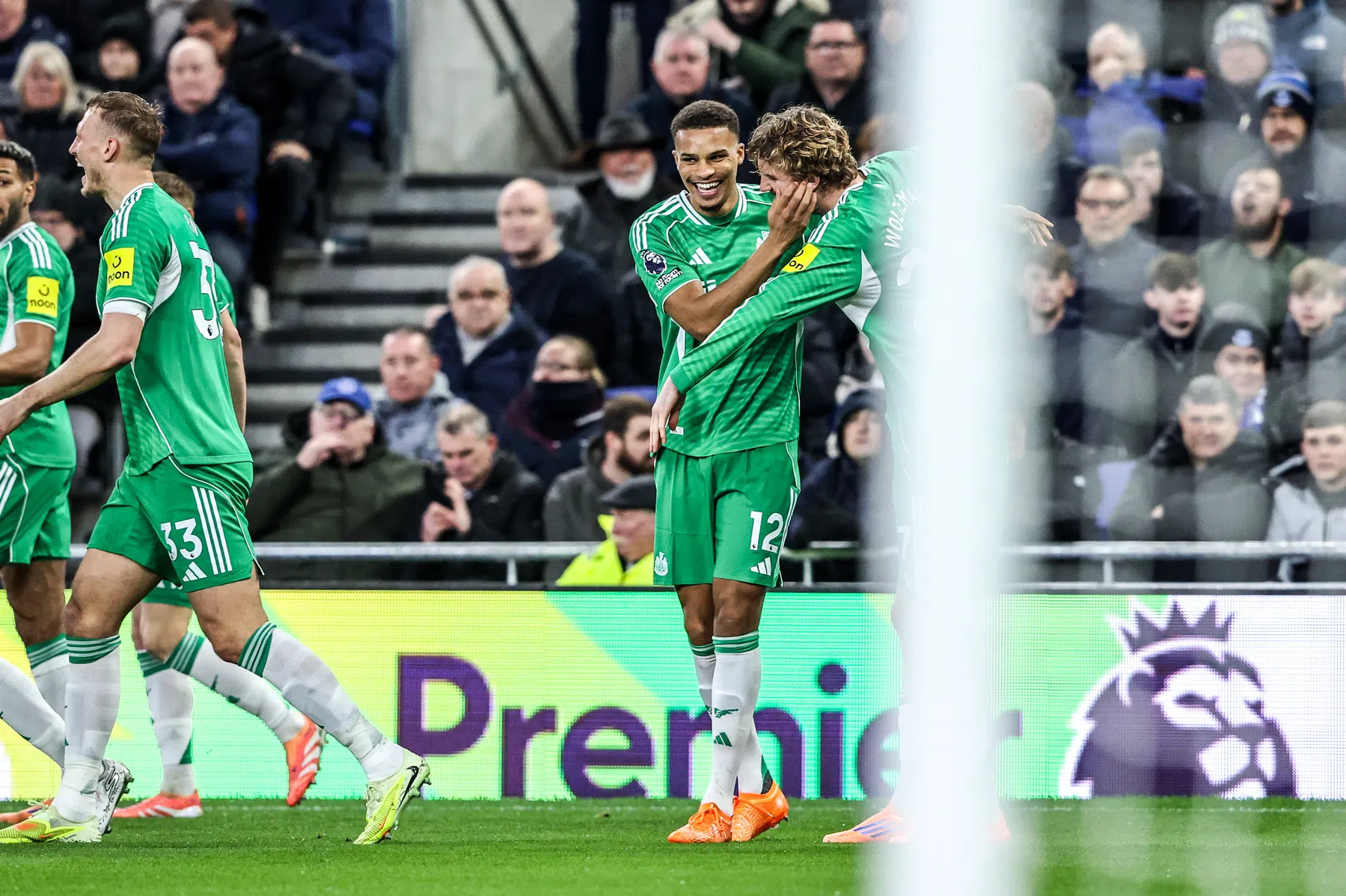 Met elf lukt het niet: Everton na duel met Man Utd hard onderuit tegen Newcastle