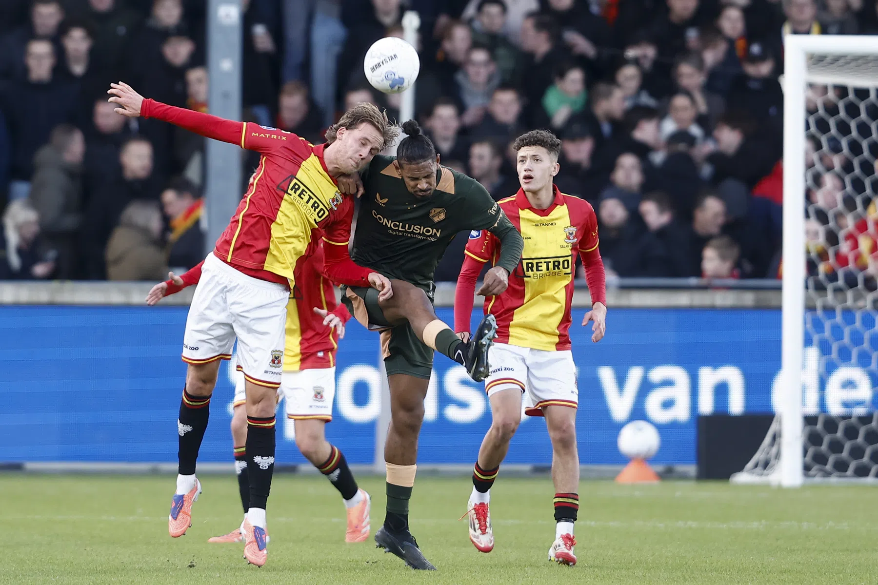 Go Ahead Eagles knokt zich knap terug tegen FC Utrecht in vermakelijk duel