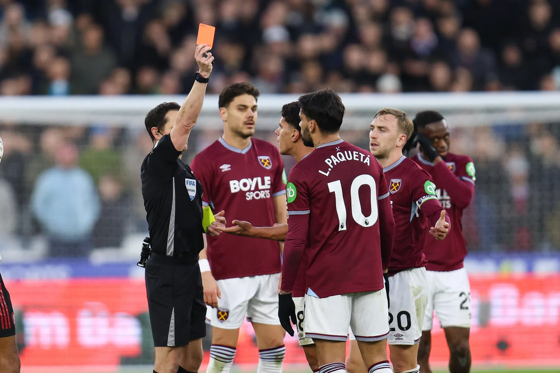 De Boer vindt dat West Ham moet optreden tegen Paquetá: 'Kronkel in zijn hoofd'