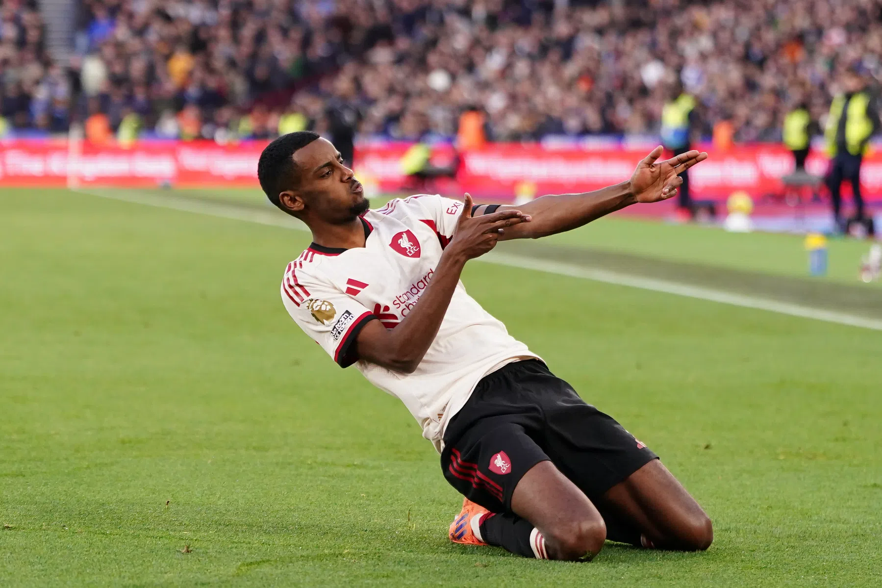 Gakpo en Isak geven Slot lucht: Liverpool boekt zeer welkome zege