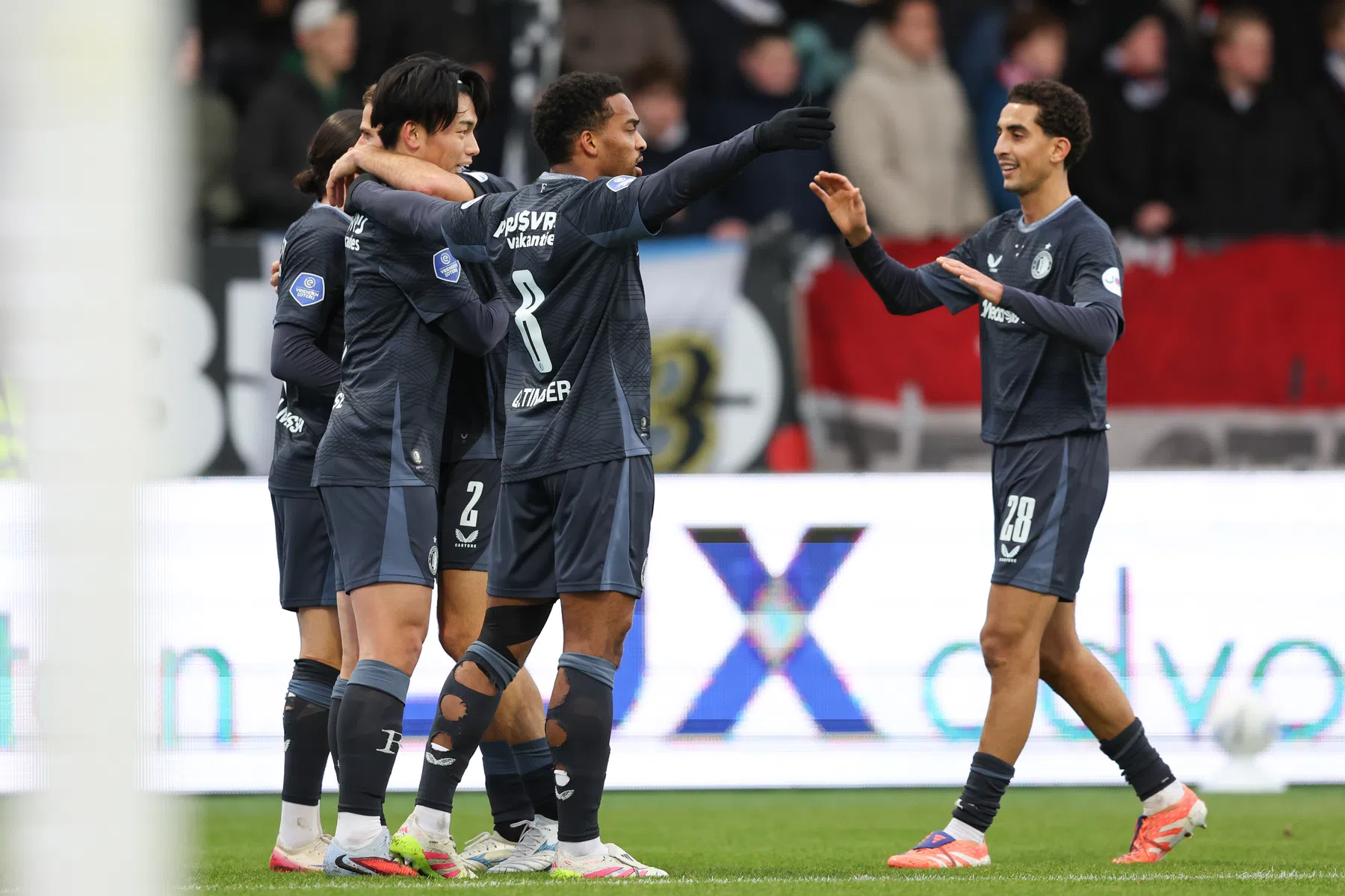 Feyenoord maakt einde aan mindere serie met moeizame zege op Telstar