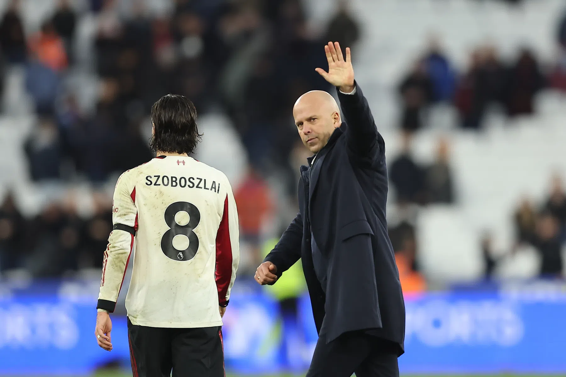 Engelse pers ziet 'grootse beslissing' van Slot: 'Eerste glimp van Liverpool 2.0?