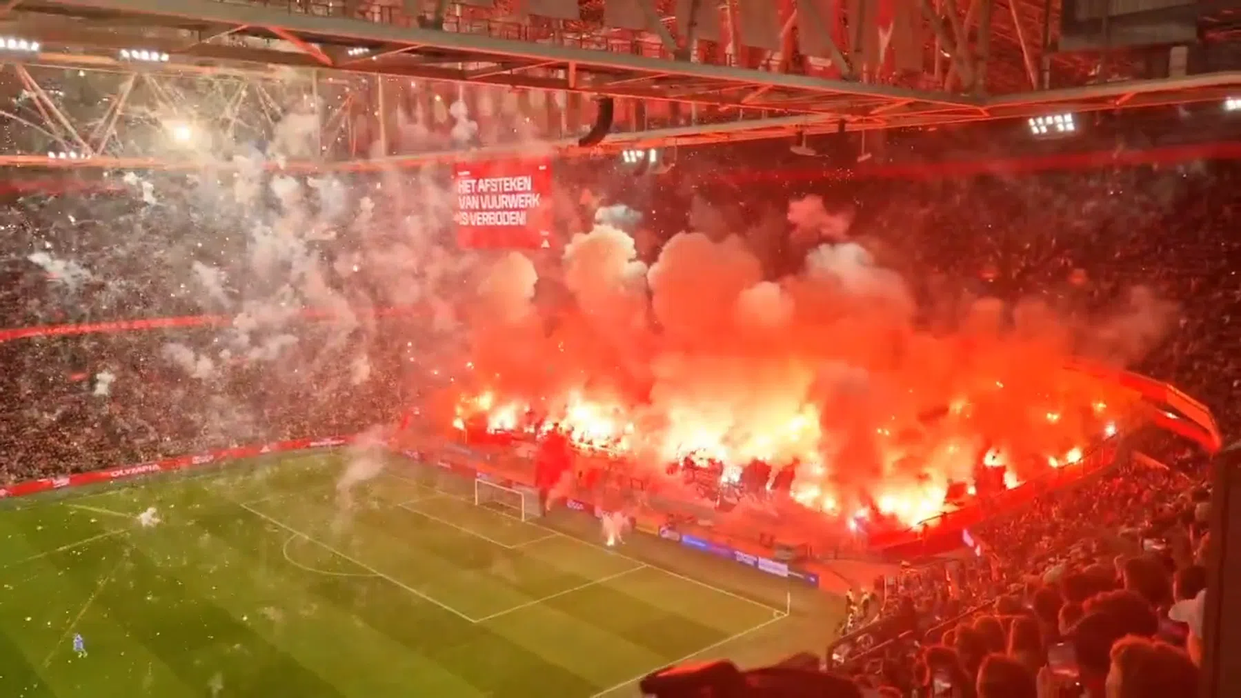 Duidelijke taal Nijhuis over vuurwerk bij duel Ajax met Groningen: 'Schandalig'
