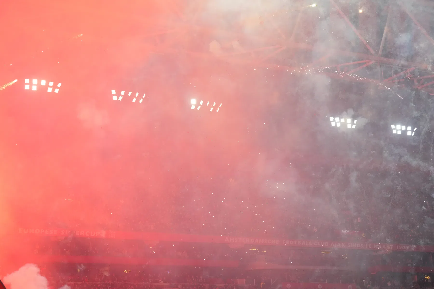 Deze straf kunnen geïdentificeerde vuurwerkafstekers bij Ajax tegemoetzien