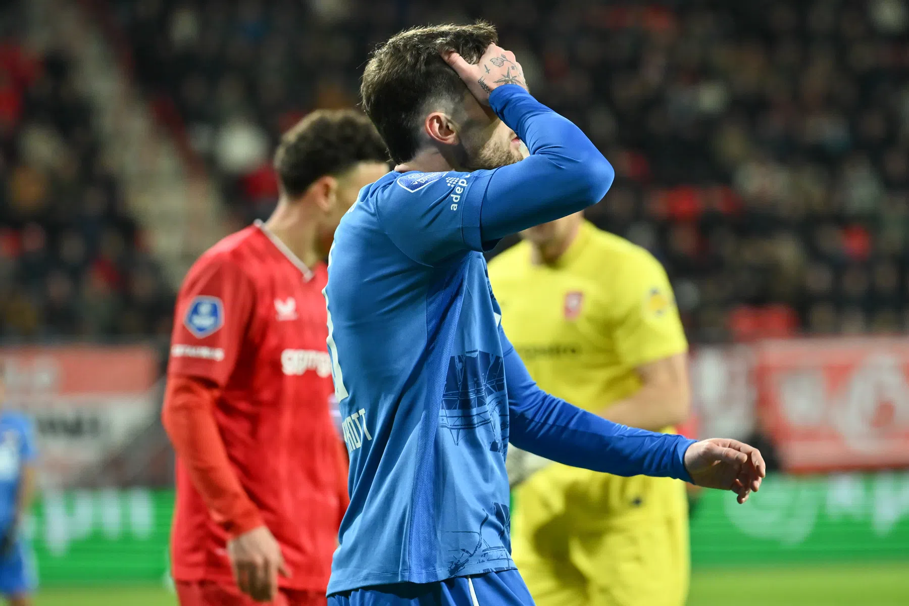 AZ ziet punt door vingers glippen na gemiste panenka Parrott tegen FC Twente