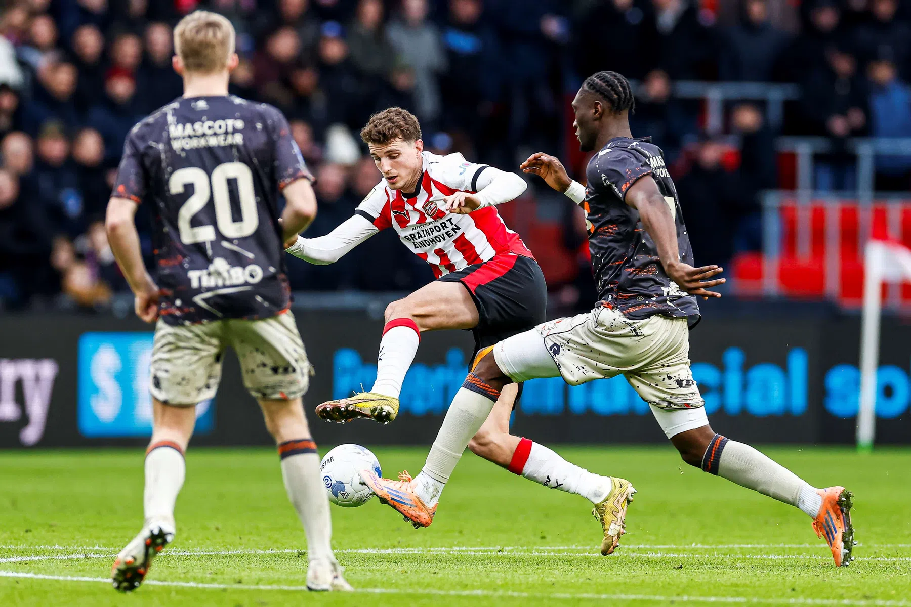 Guus Til staat symbool voor PSV vol alleskunners