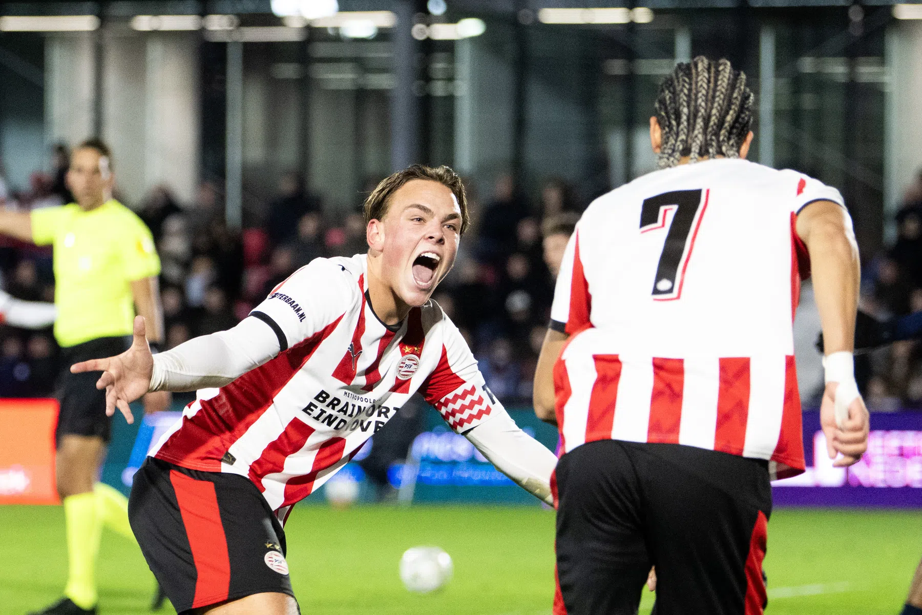RKC onderuit bij officiële opening De Herdgang, Vitesse weer hekkensluiter