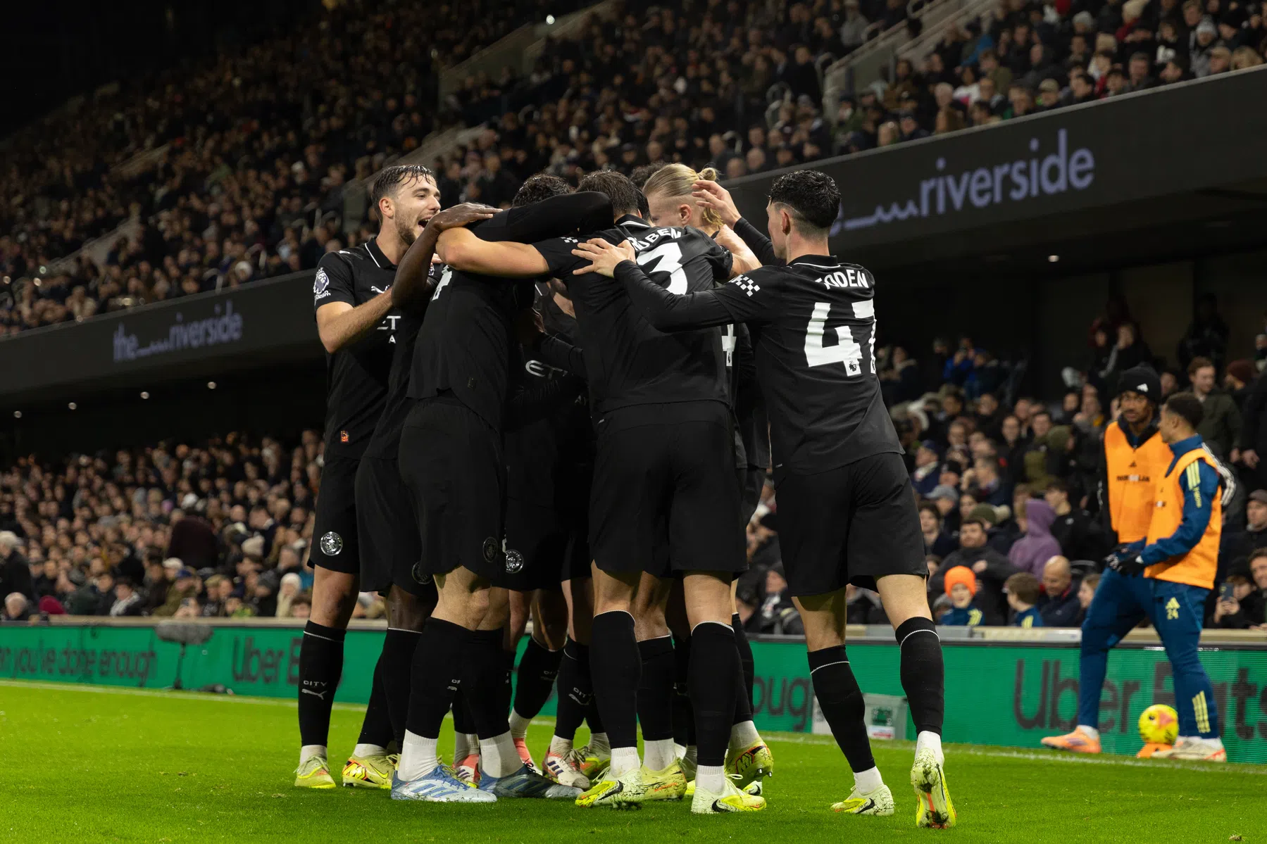 Reijnders trefzeker in ongekend spektakel op Craven Cottage
